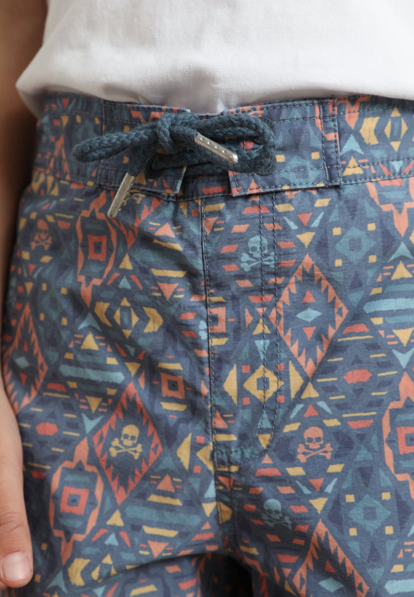GEOMETRIC PRINT SWIMMING TRUNKS