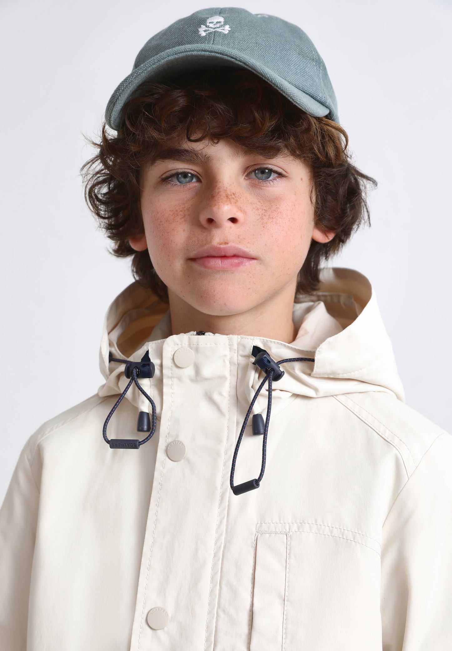 LIGHTWEIGHT JACKET WITH HOOD