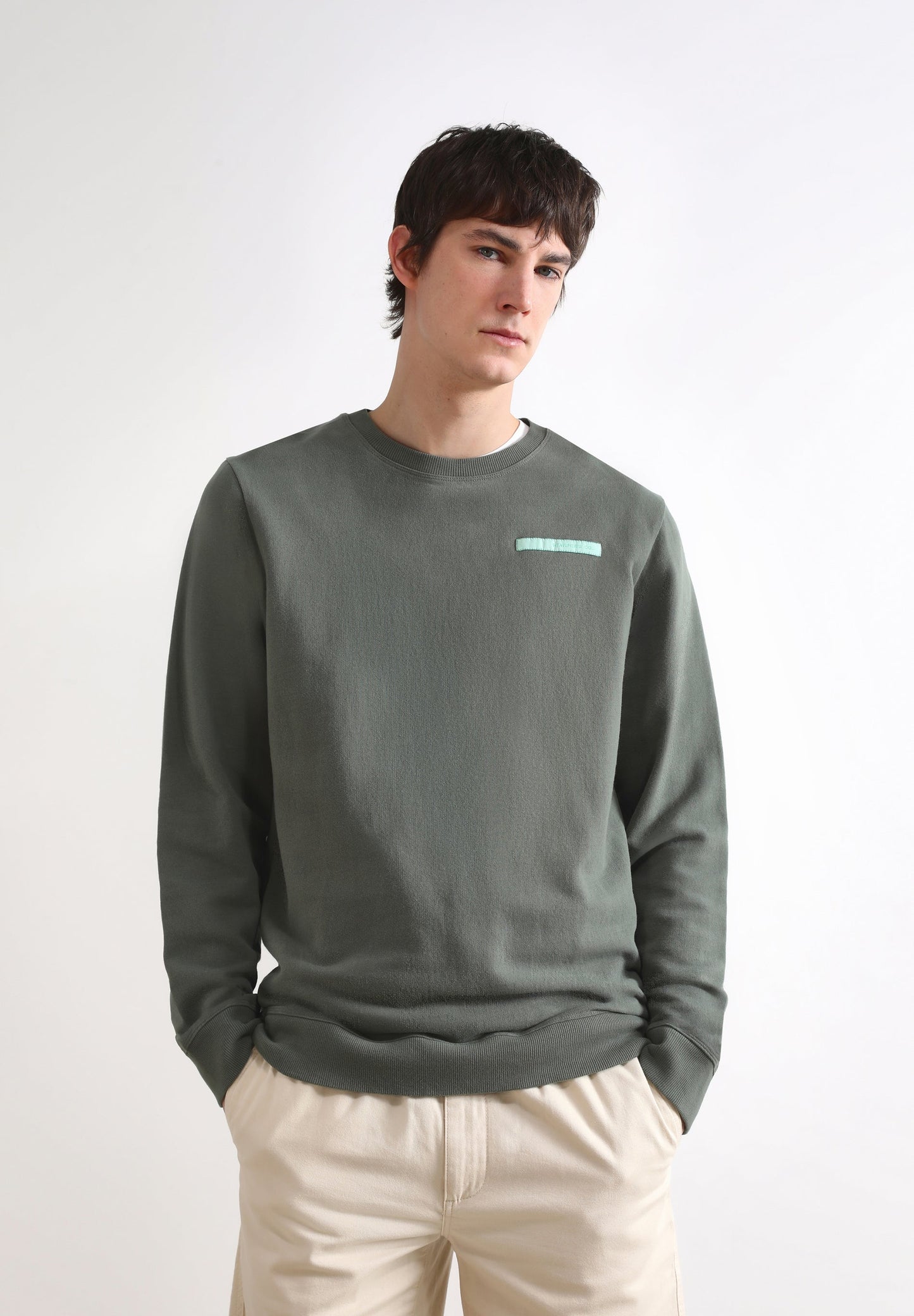 SWEATSHIRT WITH NEON LABEL