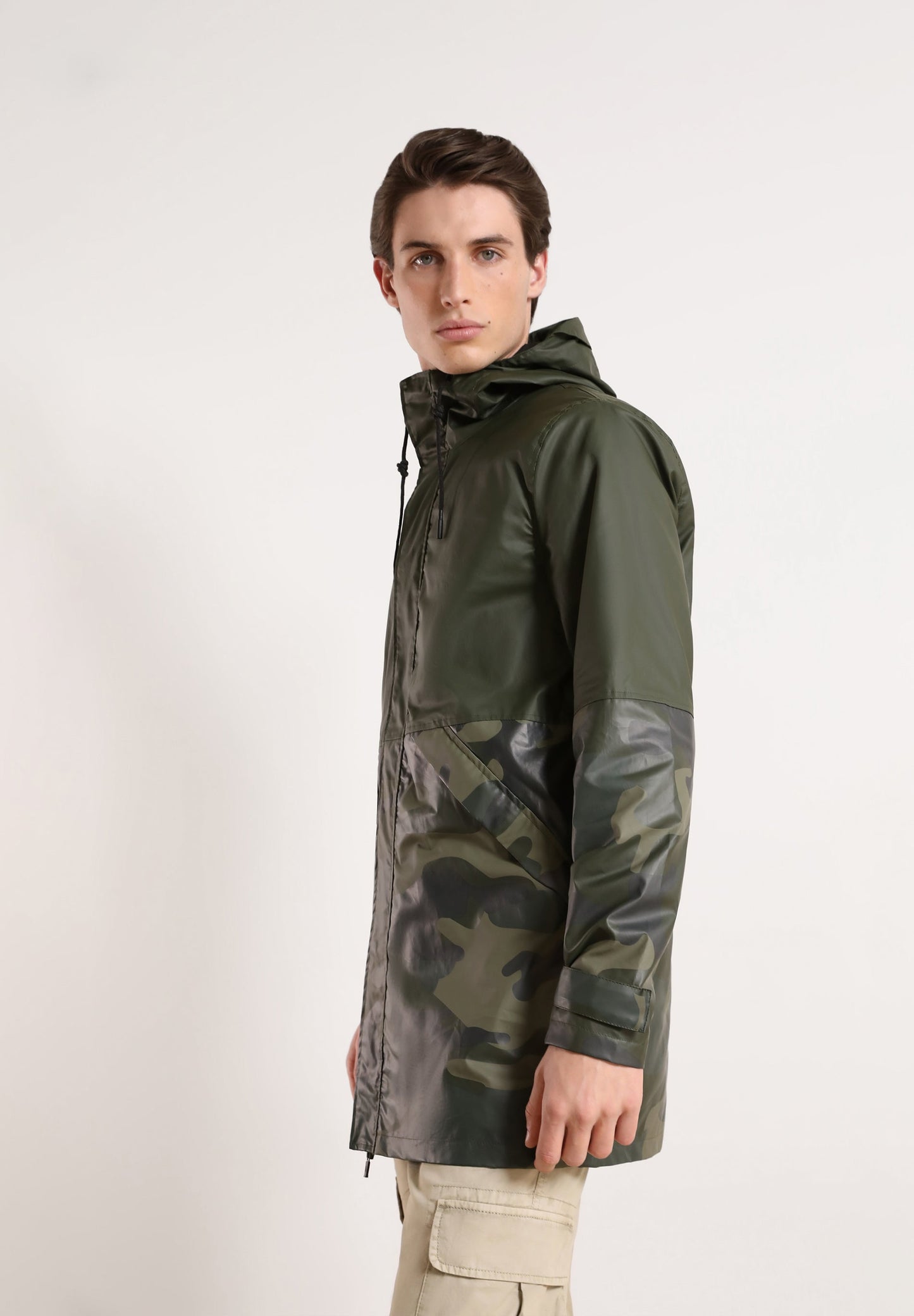 WATERPROOF CAMOUFLAGE JACKET