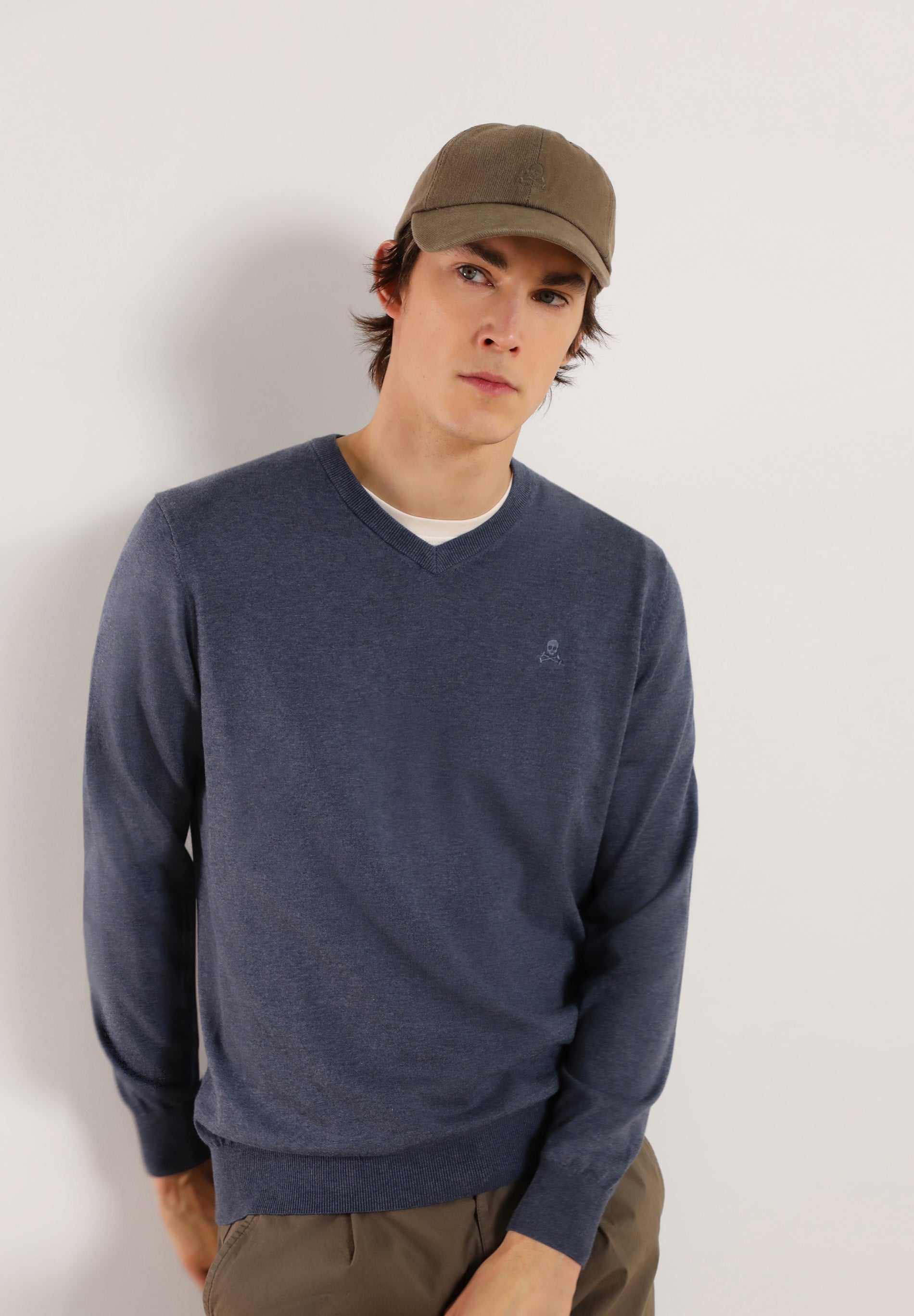 V-NECK SWEATER WITH SKULL