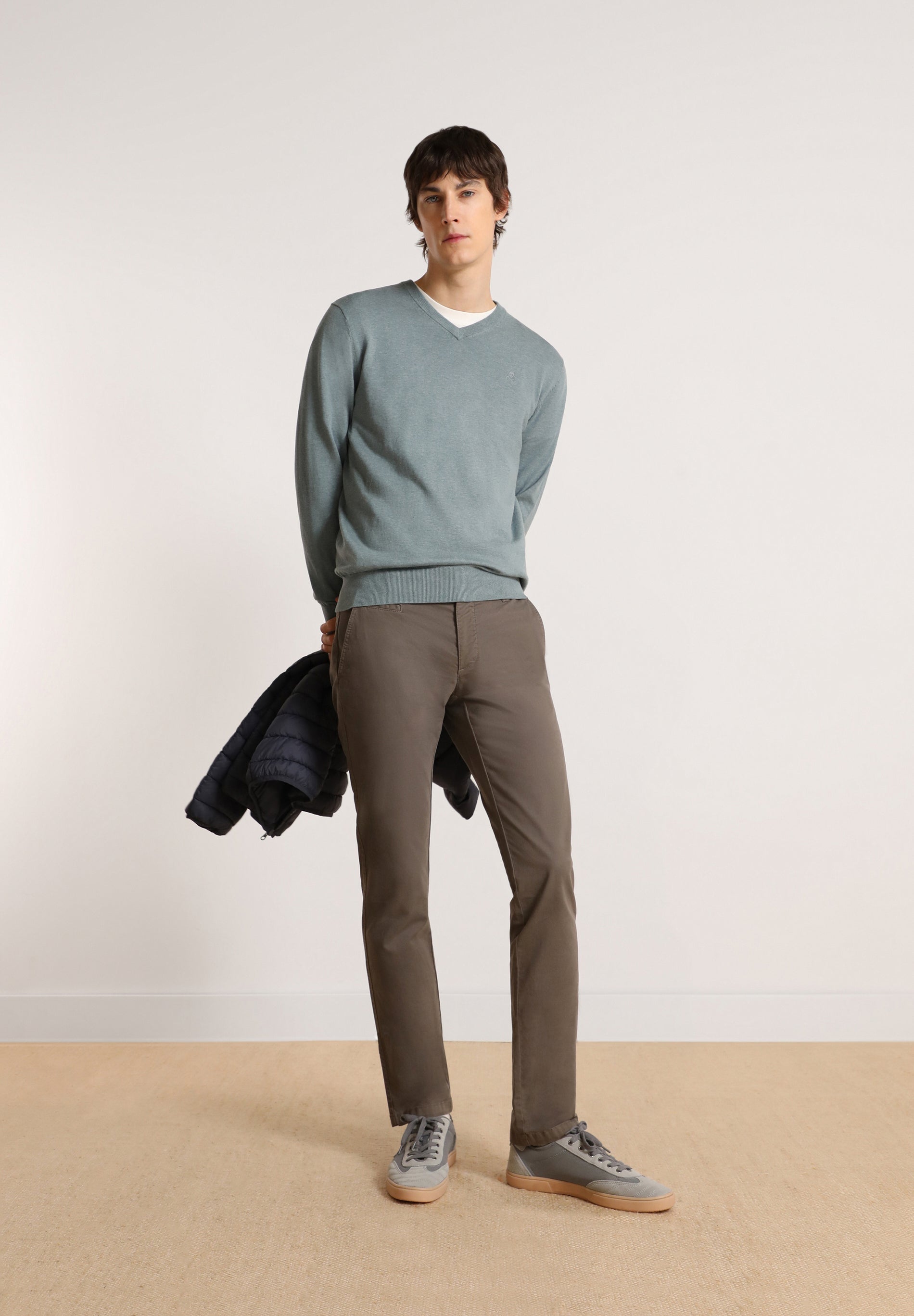 V-NECK SWEATER WITH SKULL