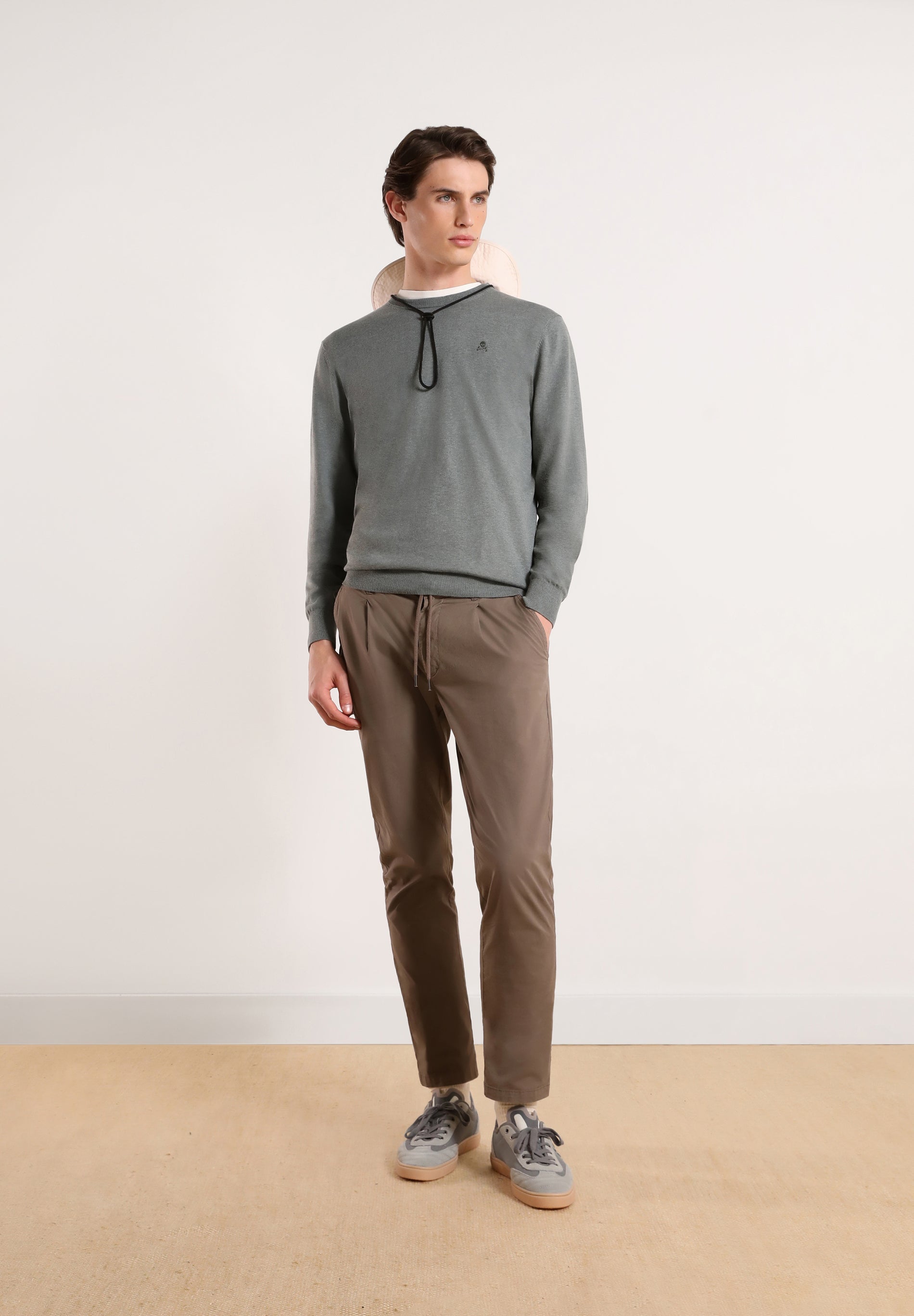 ROUND NECK SWEATER WITH SKULL