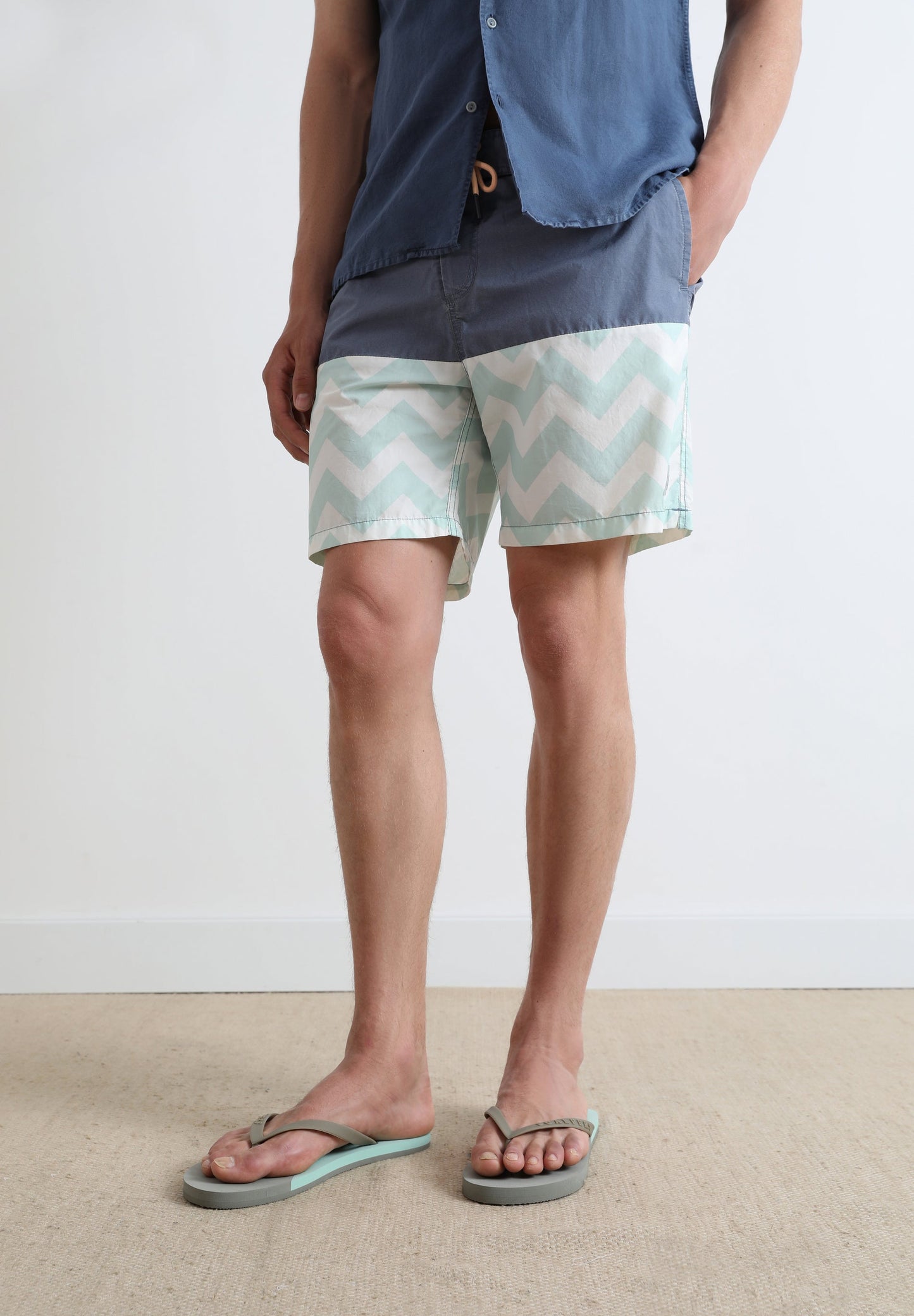 ZIGZAG PRINT SWIMMING TRUNKS