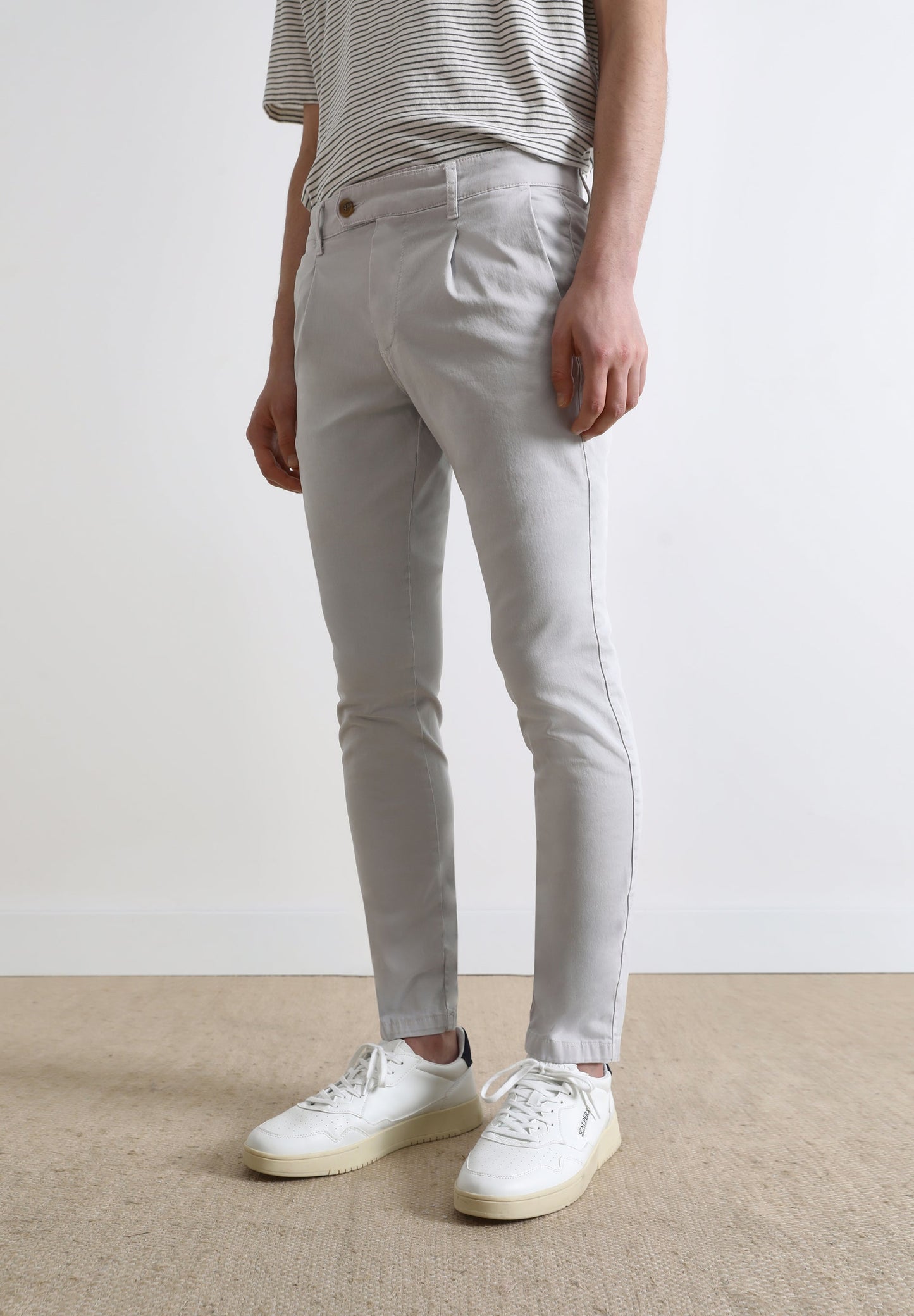 TROUSERS WITH DARTS