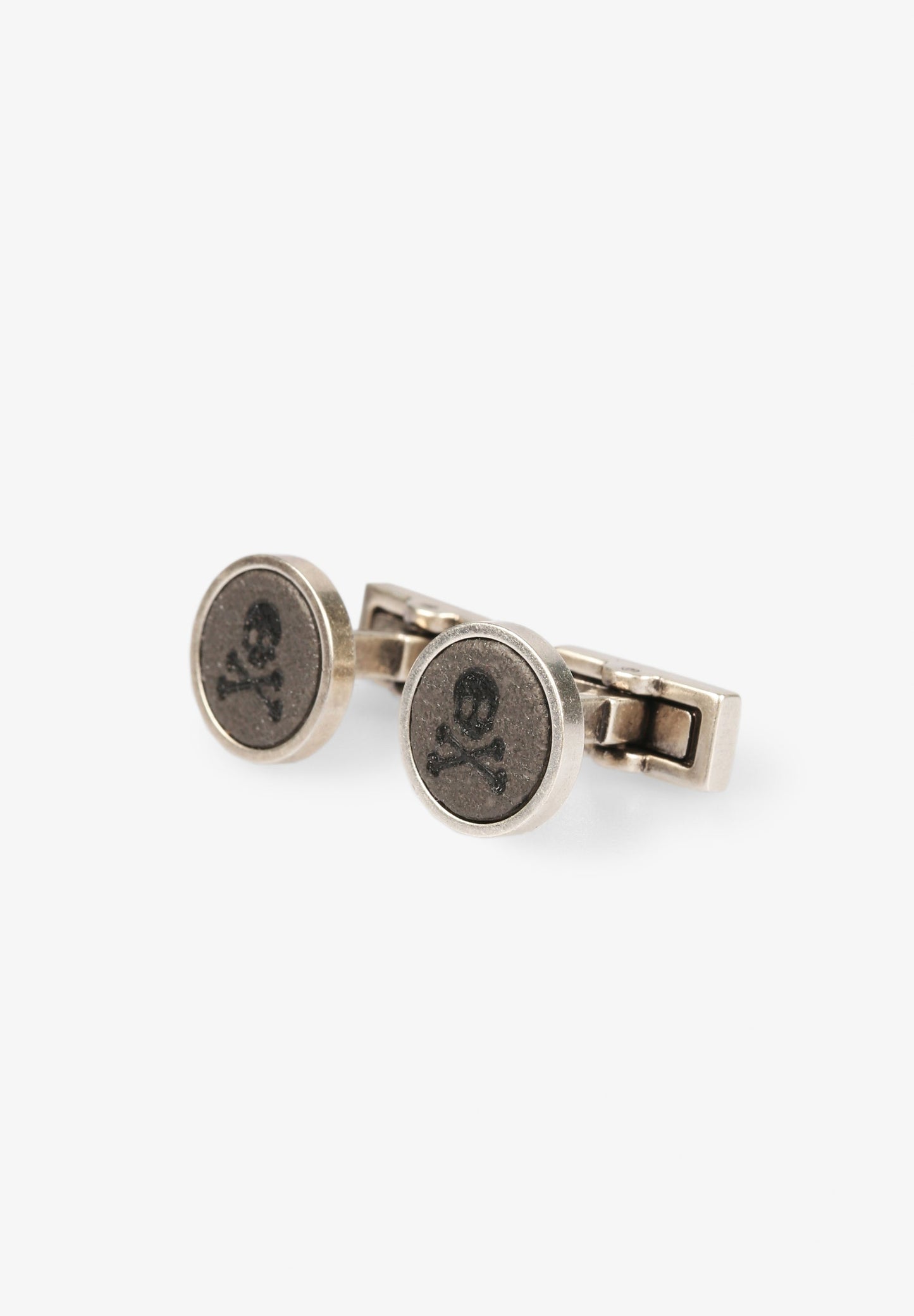 CUFFLINKS WITH CONTRAST SKULL