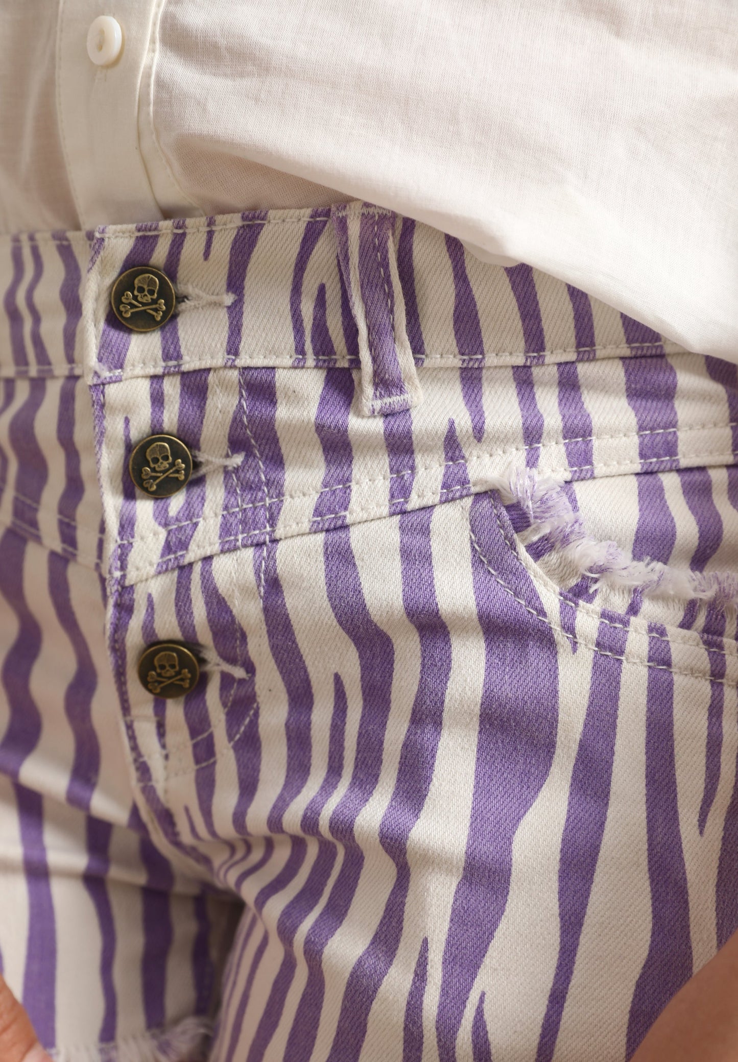 ANIMAL PRINT BERMUDA SHORTS WITH BUTTONS