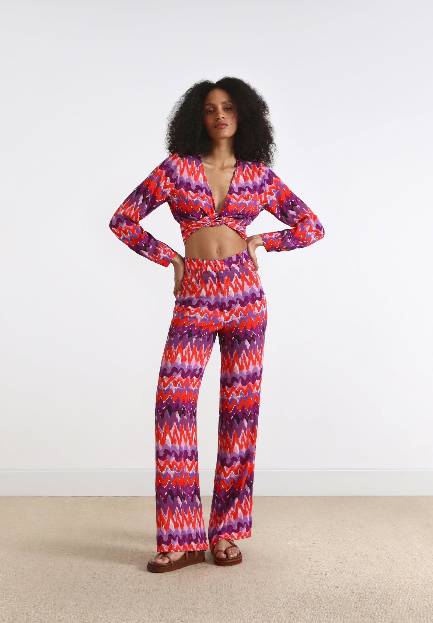 WAVED PRINT FLARED TROUSERS