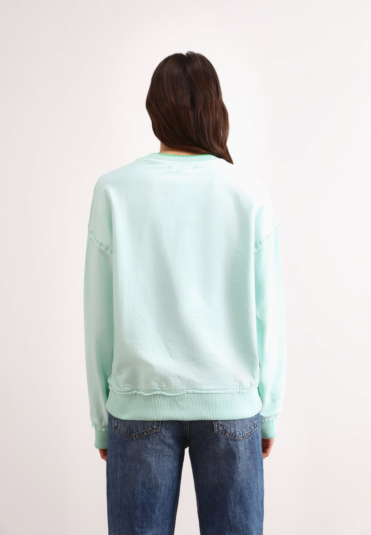 SWEATSHIRT WITH NECKLINE DETAIL