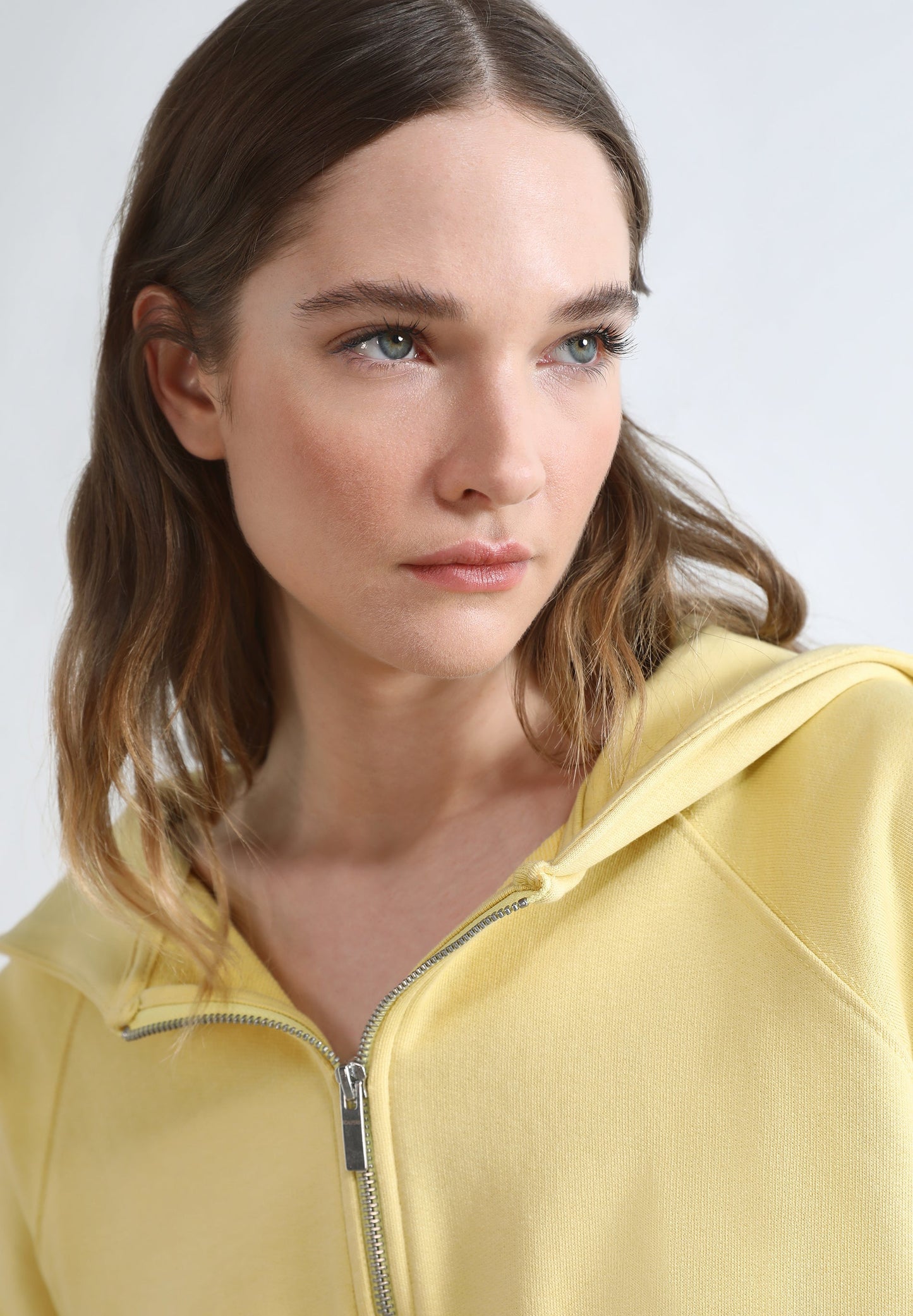 SWEATSHIRT WITH ZIP AND STUDS