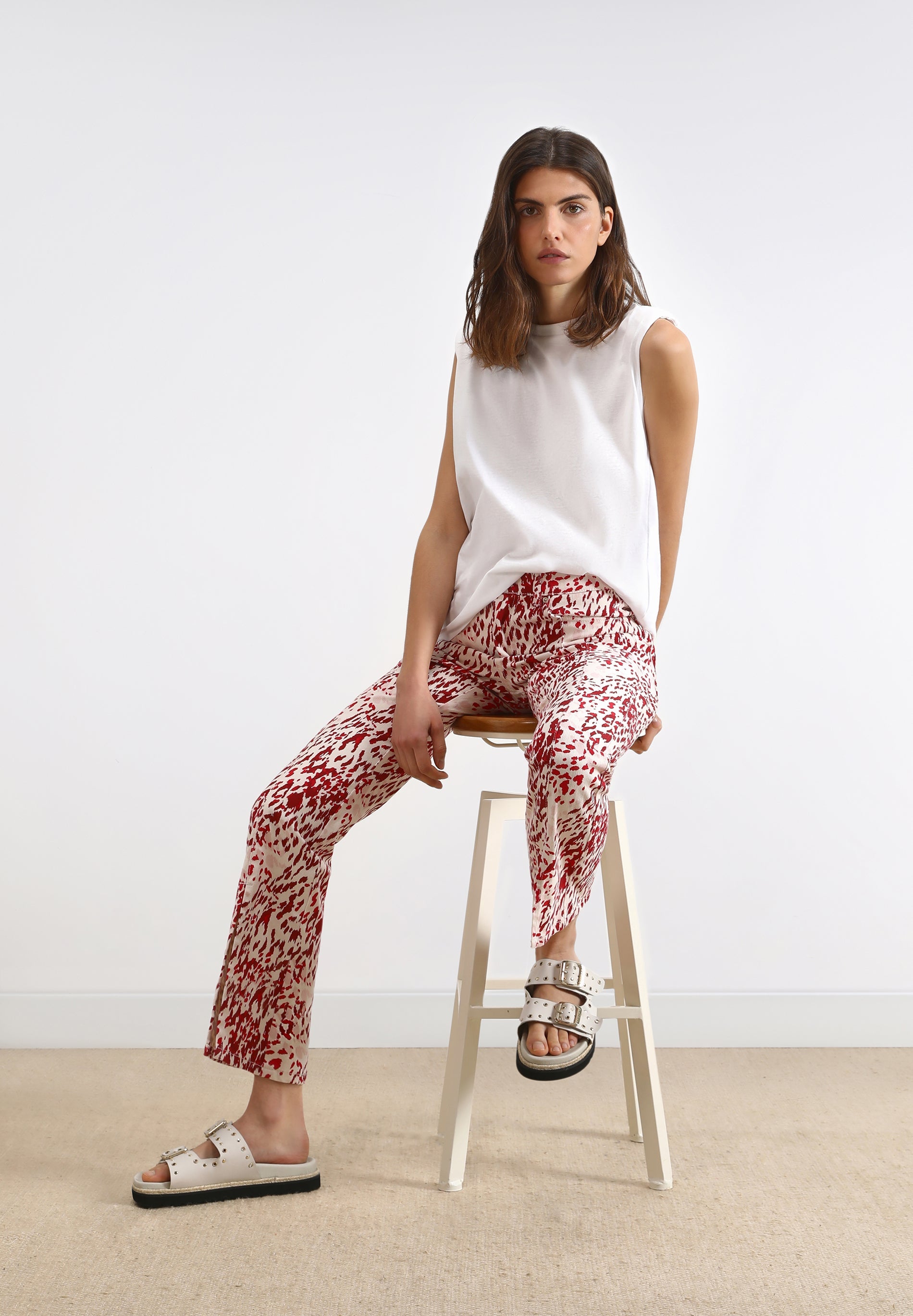 T-SHIRT WITH SHOULDER PADS