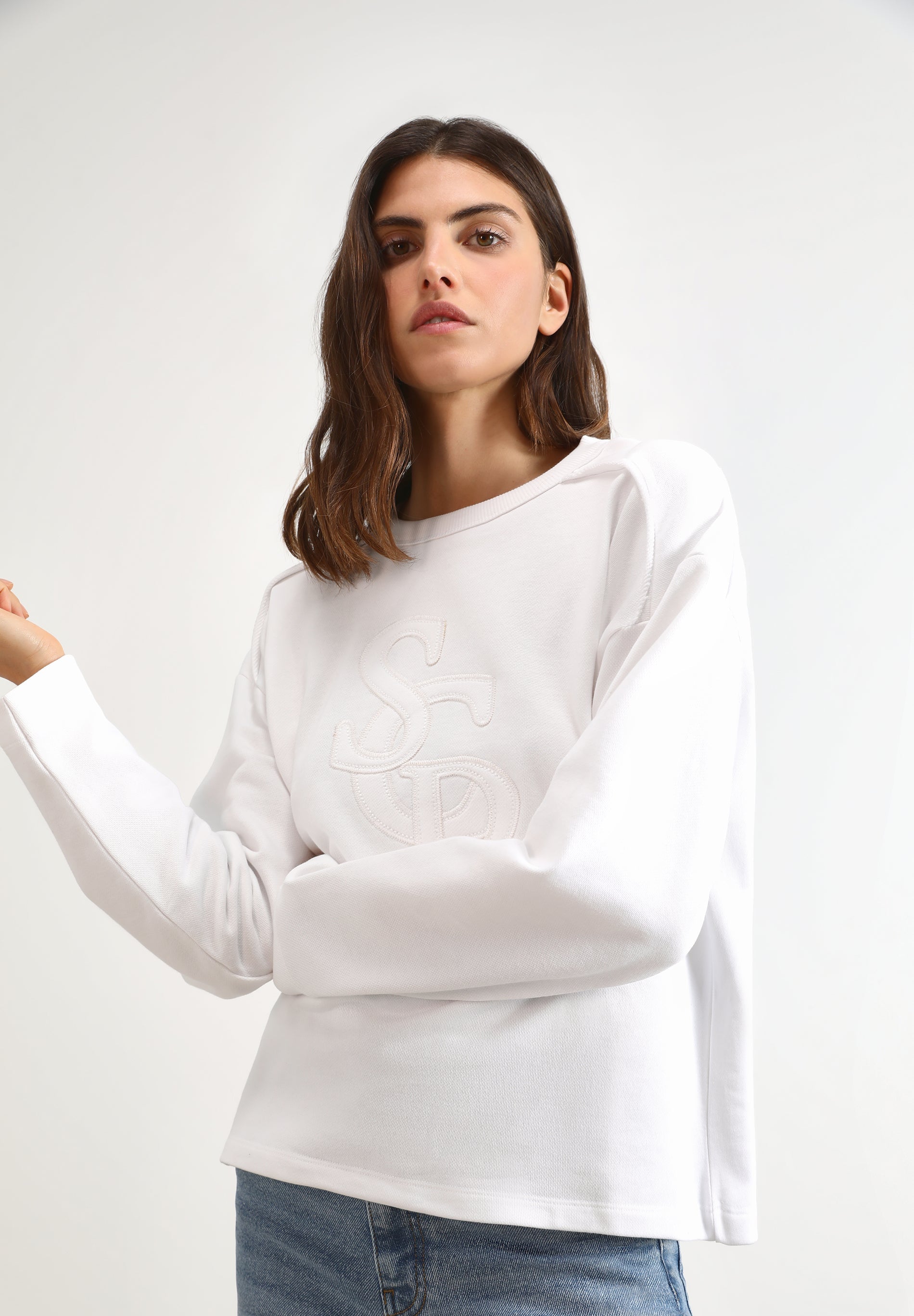 SWEATSHIRT WITH FRONT EMBROIDERED PATCH