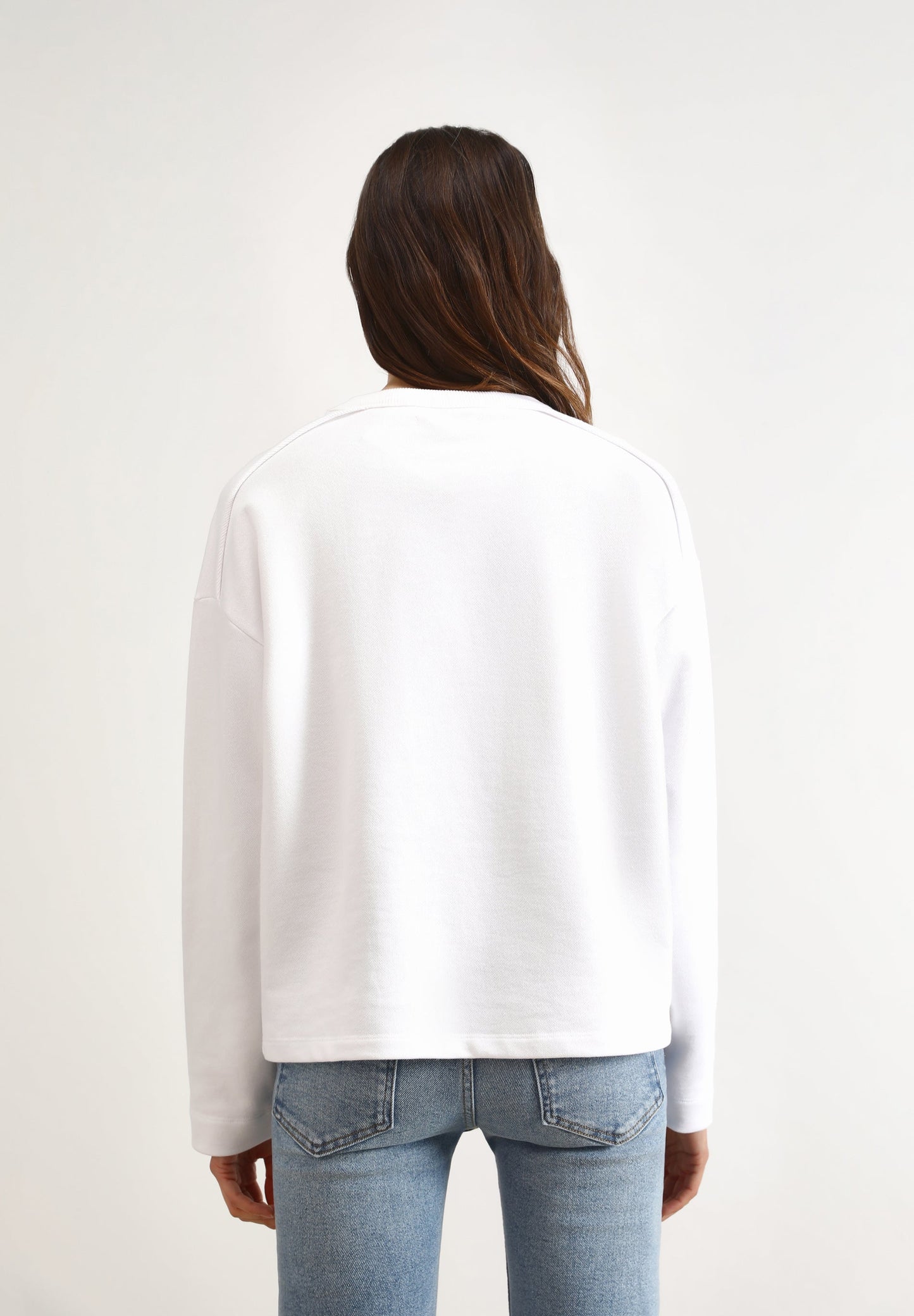 SWEATSHIRT WITH FRONT EMBROIDERED PATCH