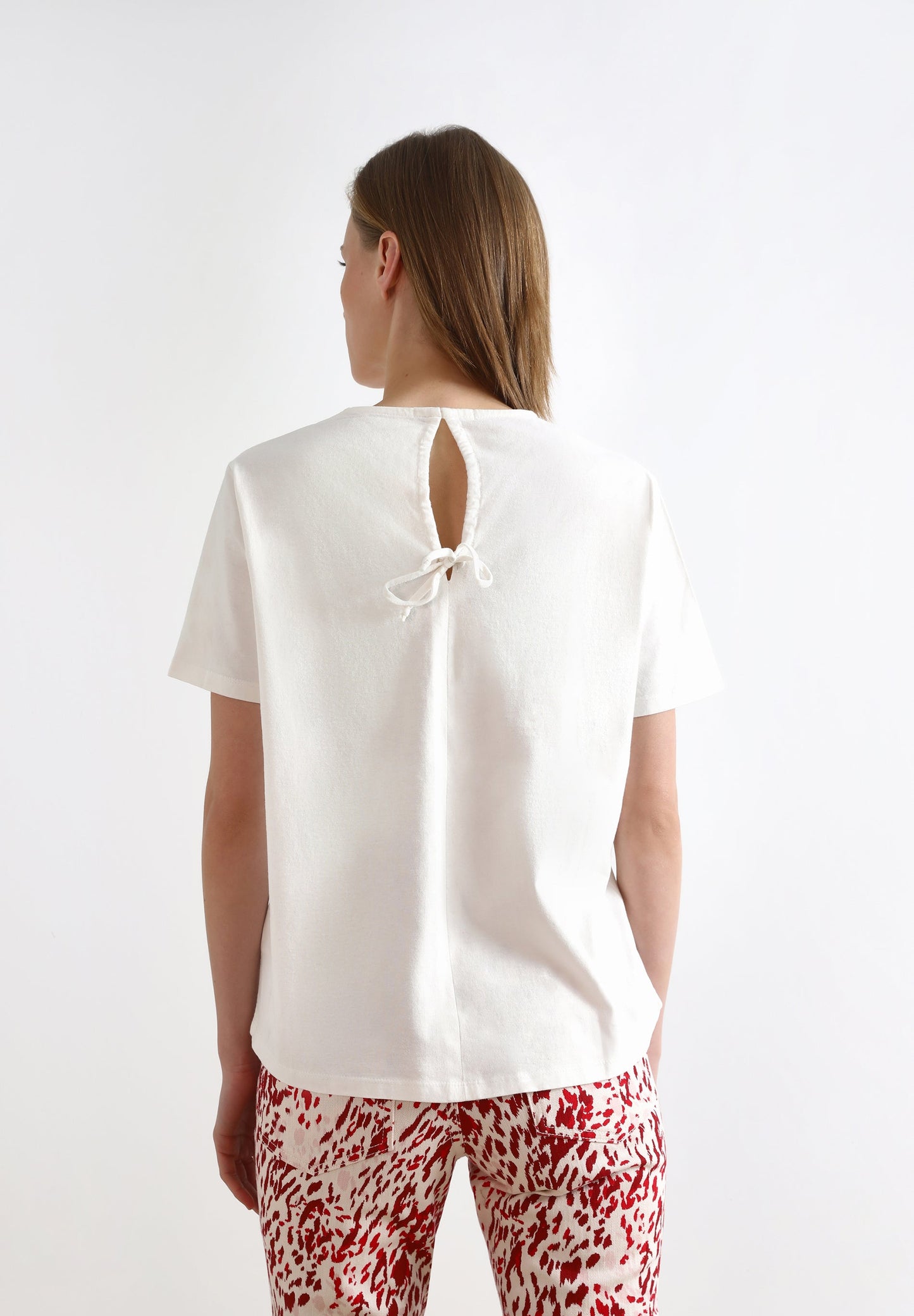 T-SHIRT WITH EMBROIDERY ON THE CHEST