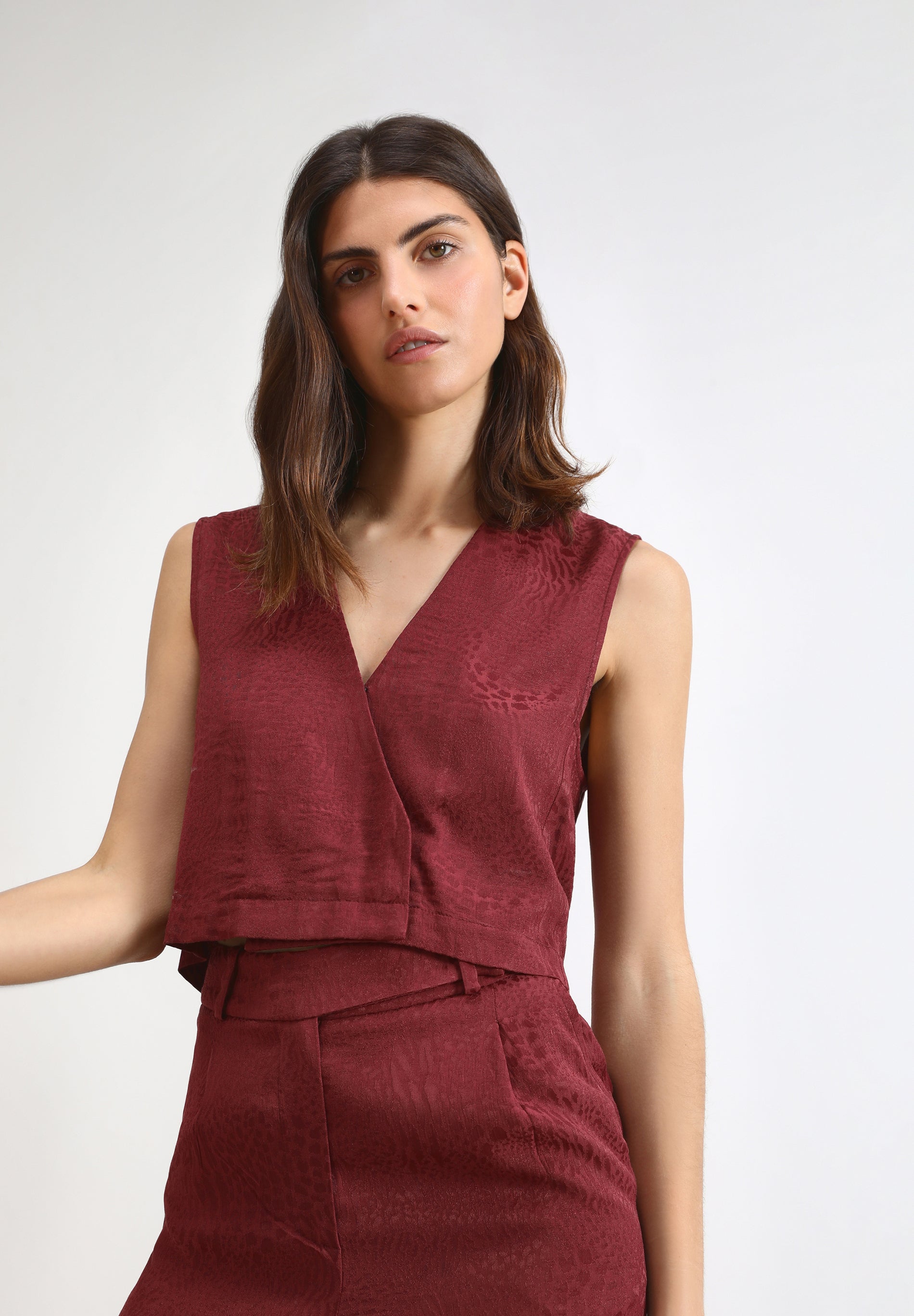 CROPPED CROSSOVER TOP