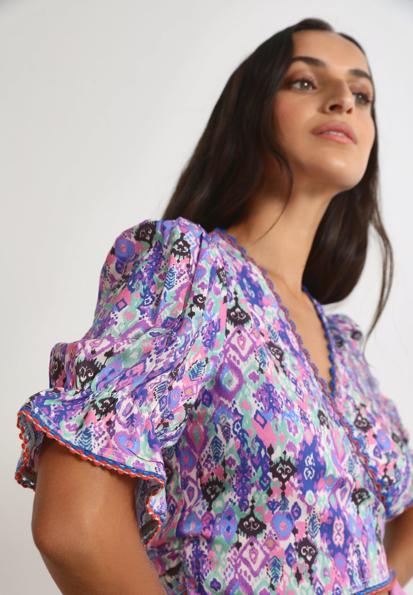 PRINTED CROSSOVER TOP