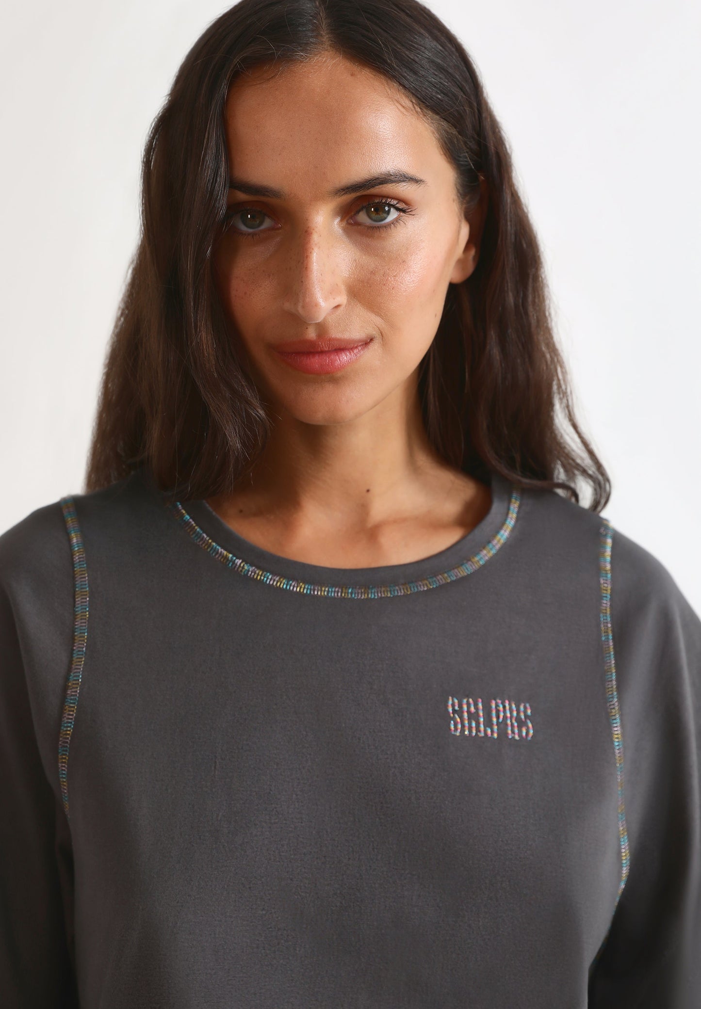 T-SHIRT WITH MARKED SEAMS