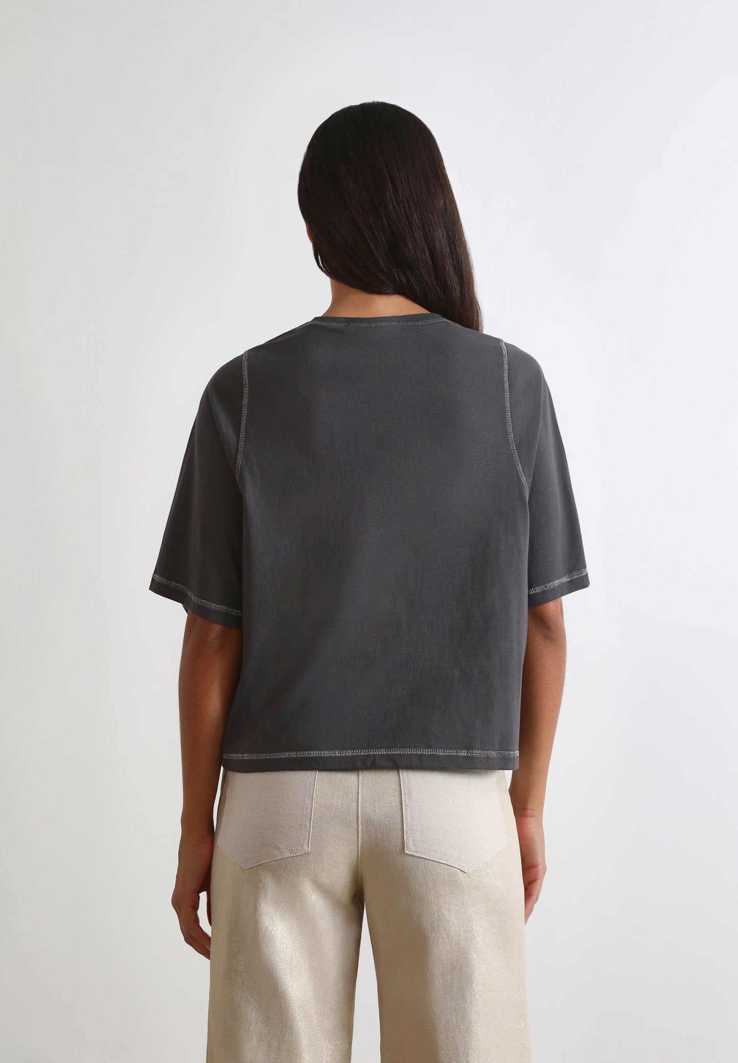 T-SHIRT WITH MARKED SEAMS