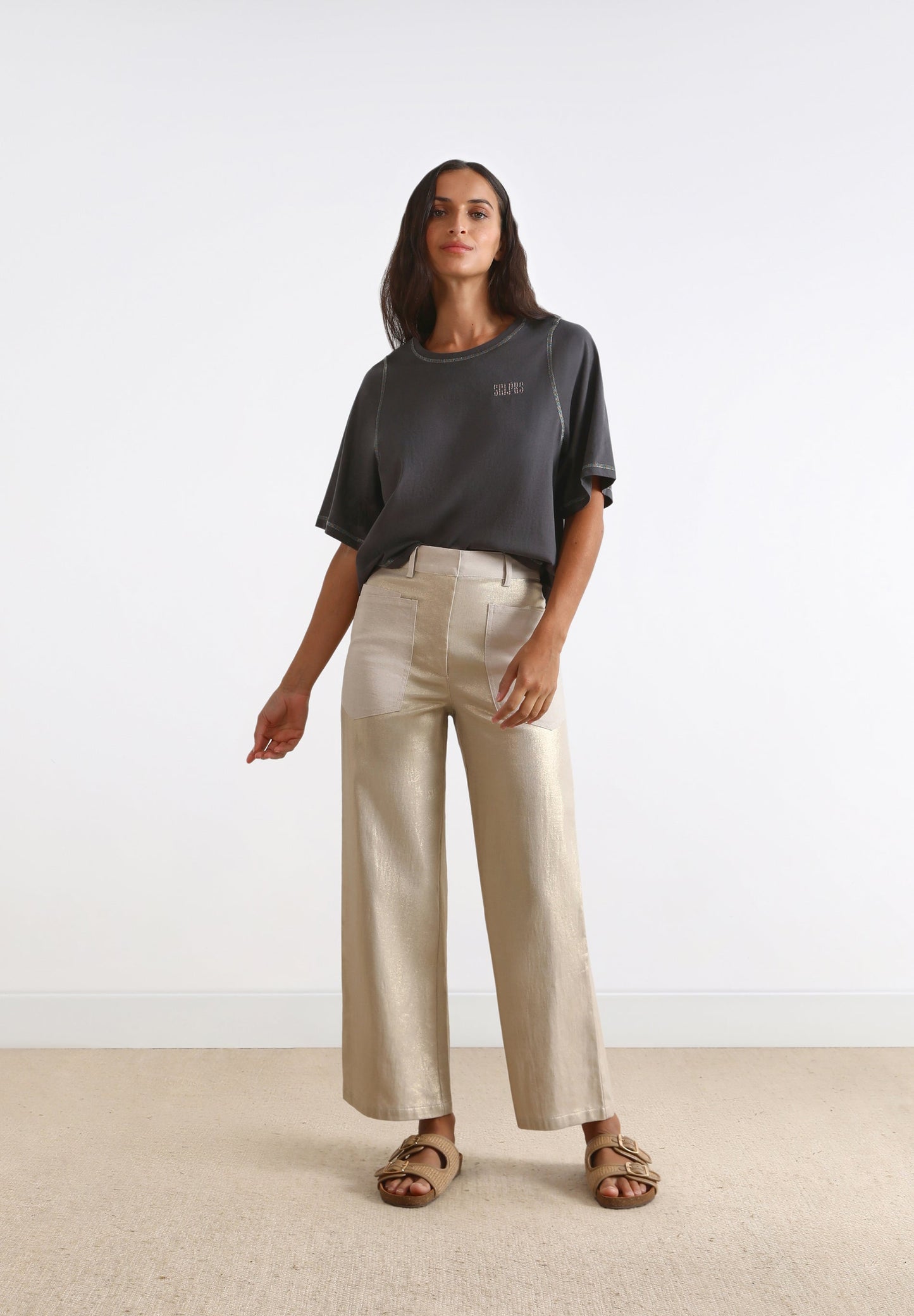 T-SHIRT WITH MARKED SEAMS