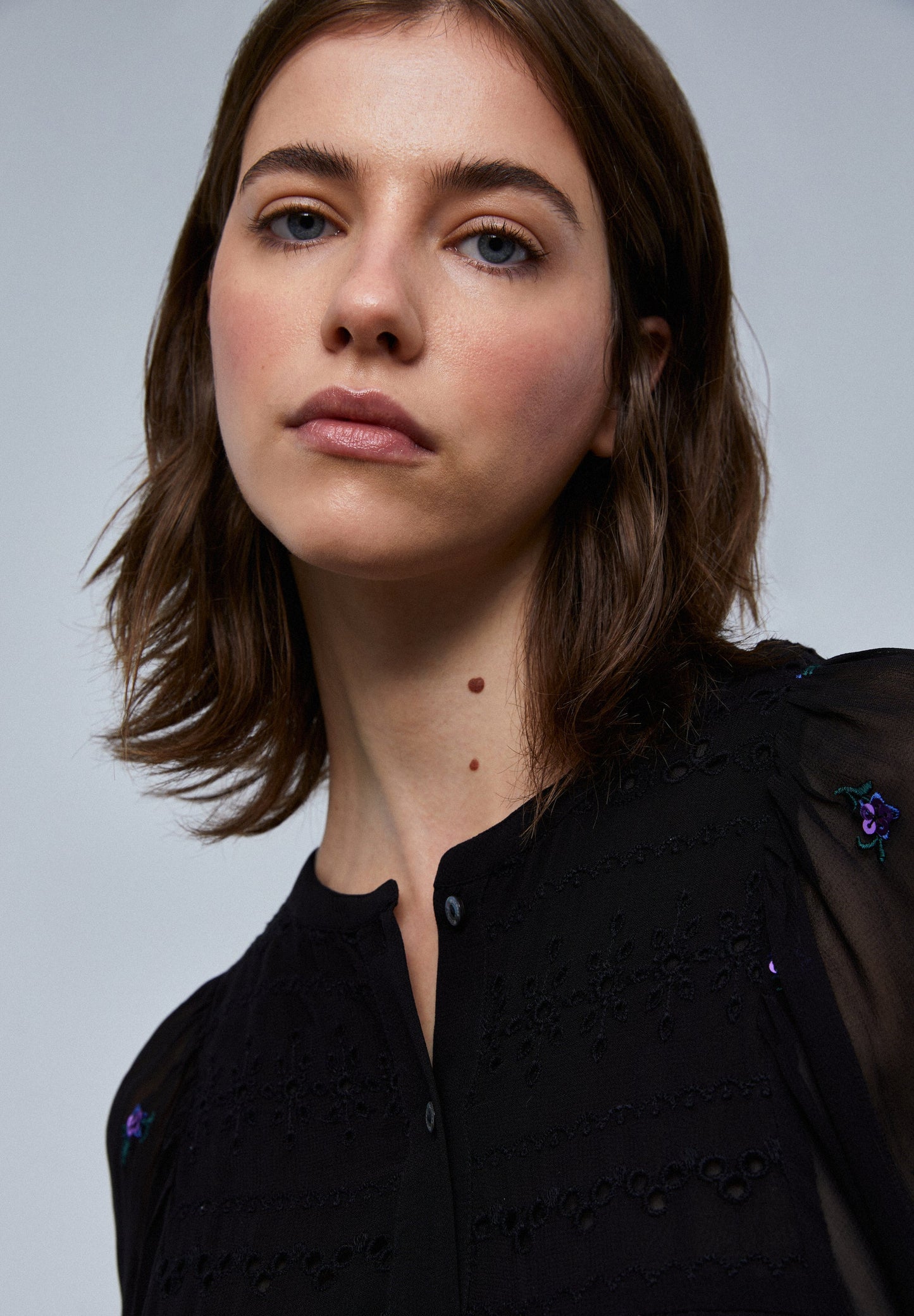 BLOUSE WITH FLORAL DETAIL