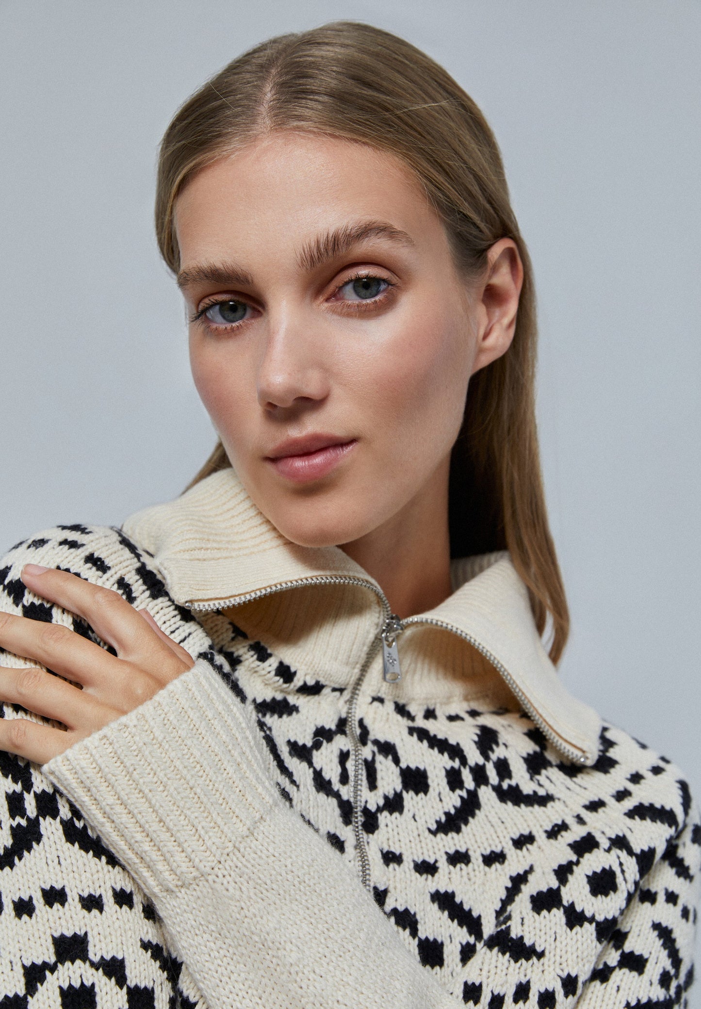 SWEATER WITH MOTIF DETAIL