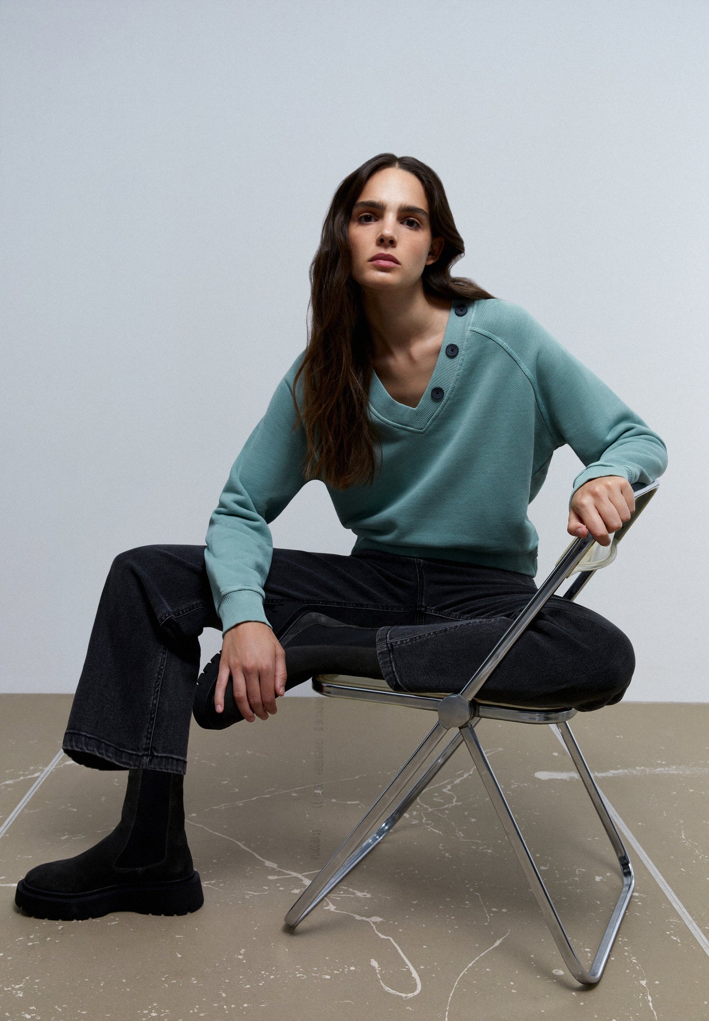 BUTTONED NECK SWEATSHIRT