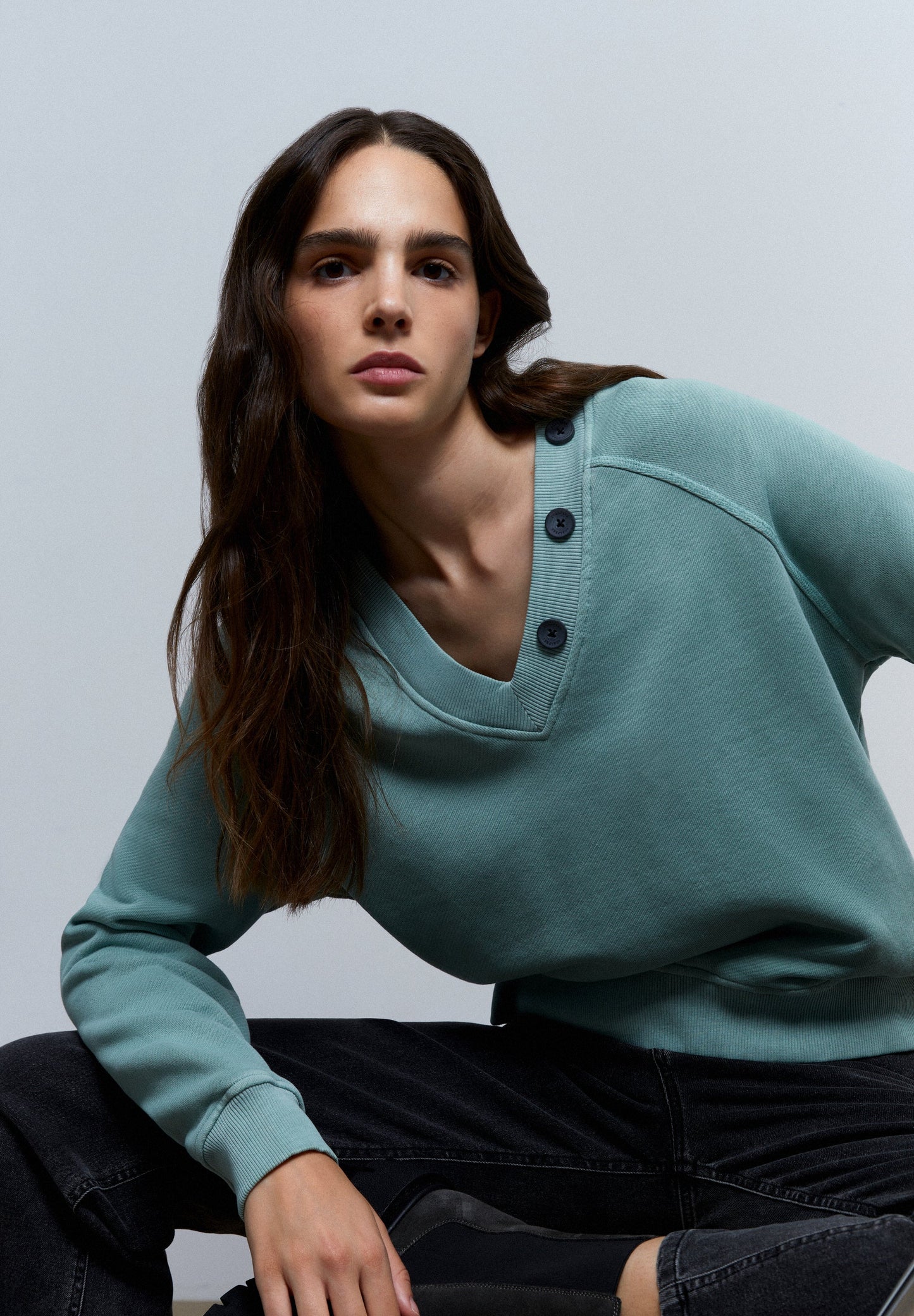 BUTTONED NECK SWEATSHIRT