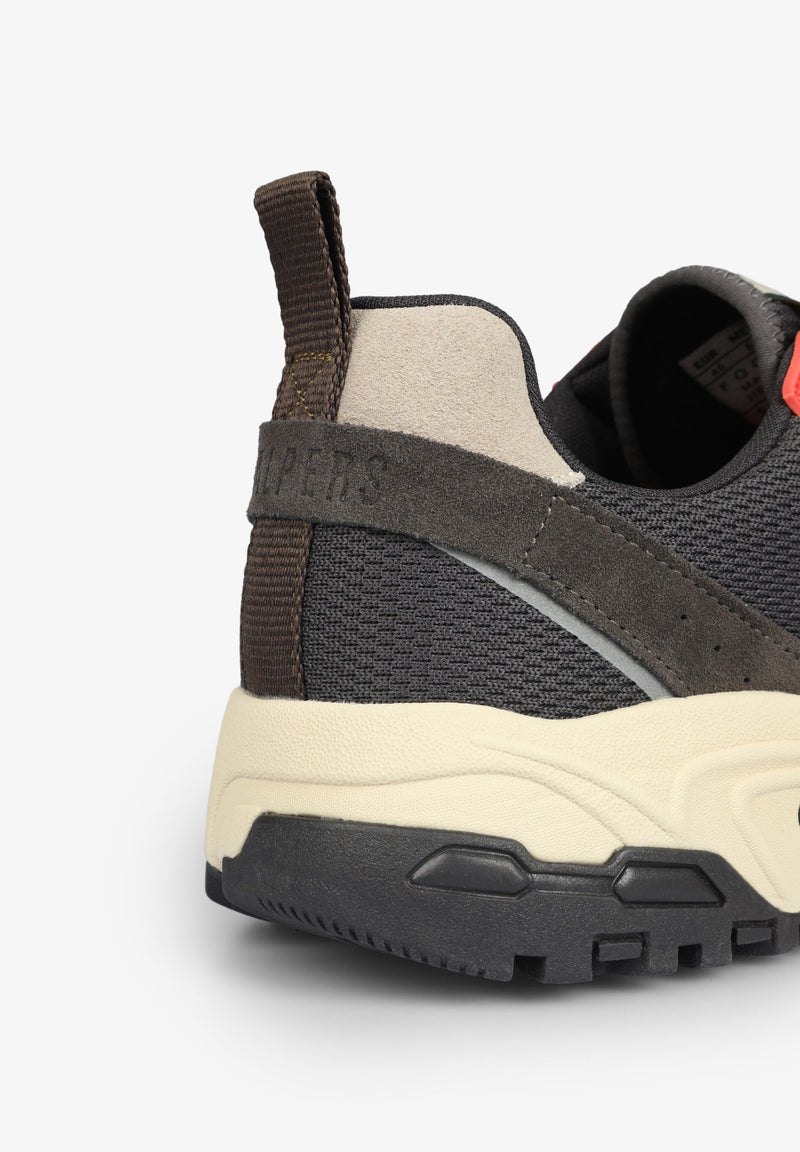 LIGHTWEIGHT SNEAKERS WITH PRONOUNCED SOLE