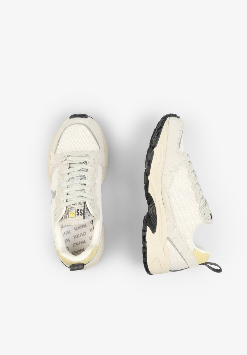 LIGHTWEIGHT SNEAKERS WITH PRONOUNCED SOLE