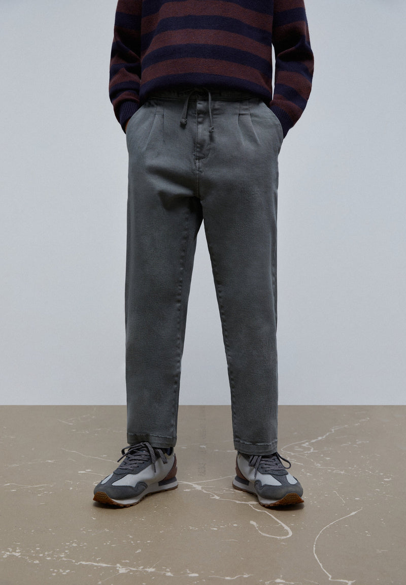 CHINO TROUSERS WITH DARTS