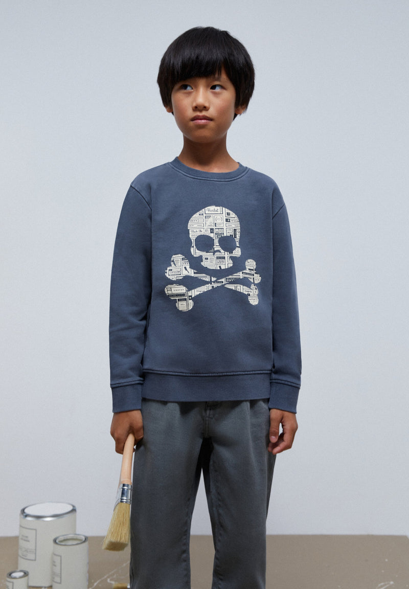 SWEATSHIRT WITH NEWSPAPER TEXT SKULL