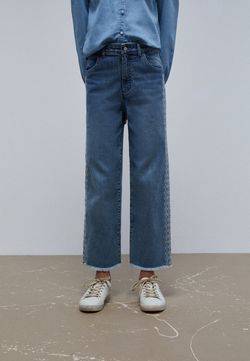 WIDE LEG JEANS WITH SIDE EMBROIDERY
