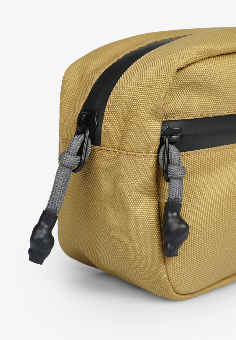 TOILETRY BAG WITH ZIP FASTENING