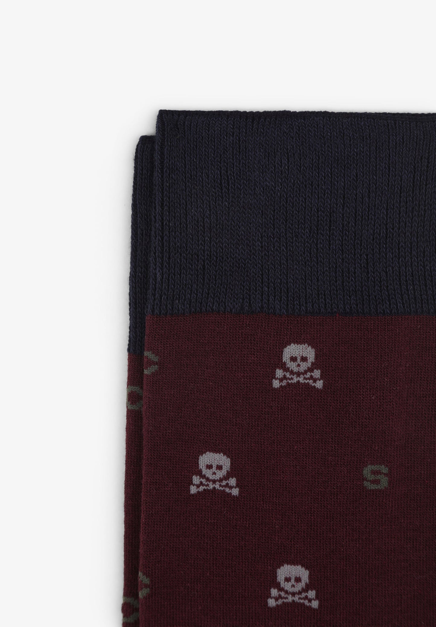 SKULL AND LETTER SOCKS