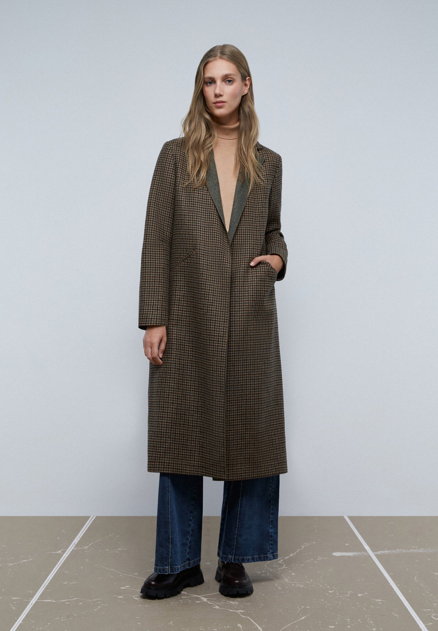 COAT WITH HERRINGBONE COLLAR DETAIL