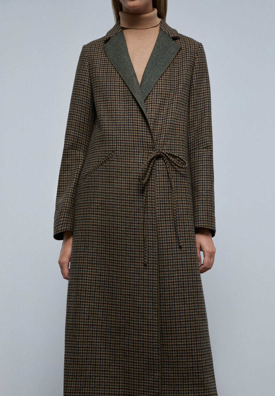 COAT WITH HERRINGBONE COLLAR DETAIL