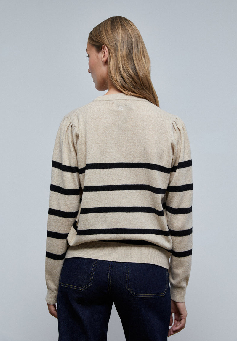 SWEATER WITH DETAIL ON SHOULDER