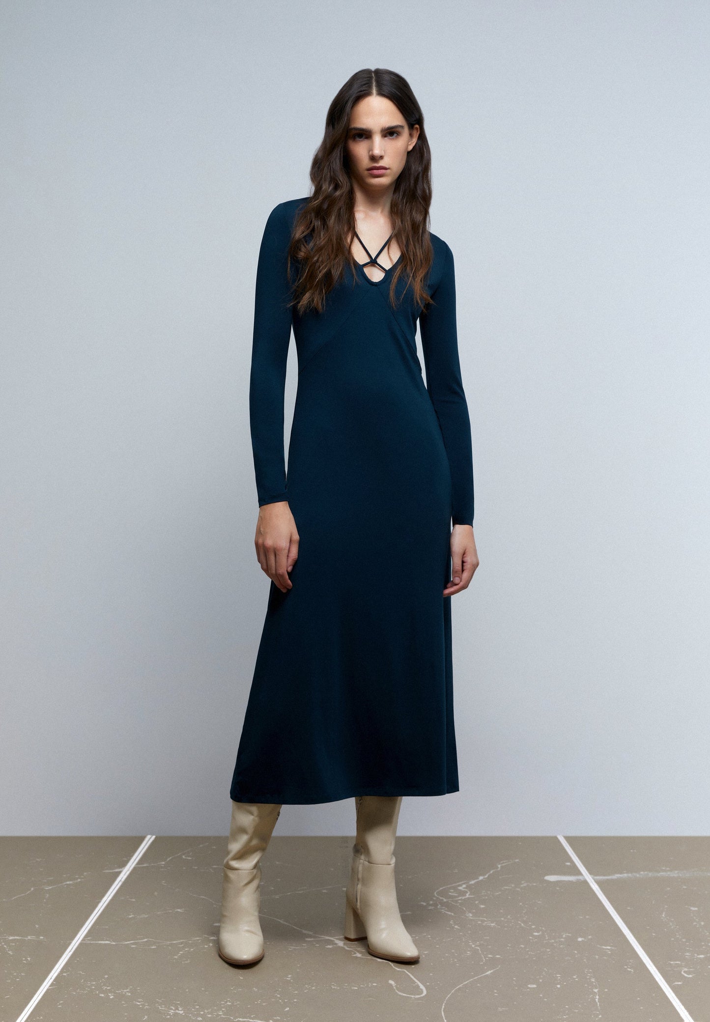 DRESS WITH NECKLINE DETAIL