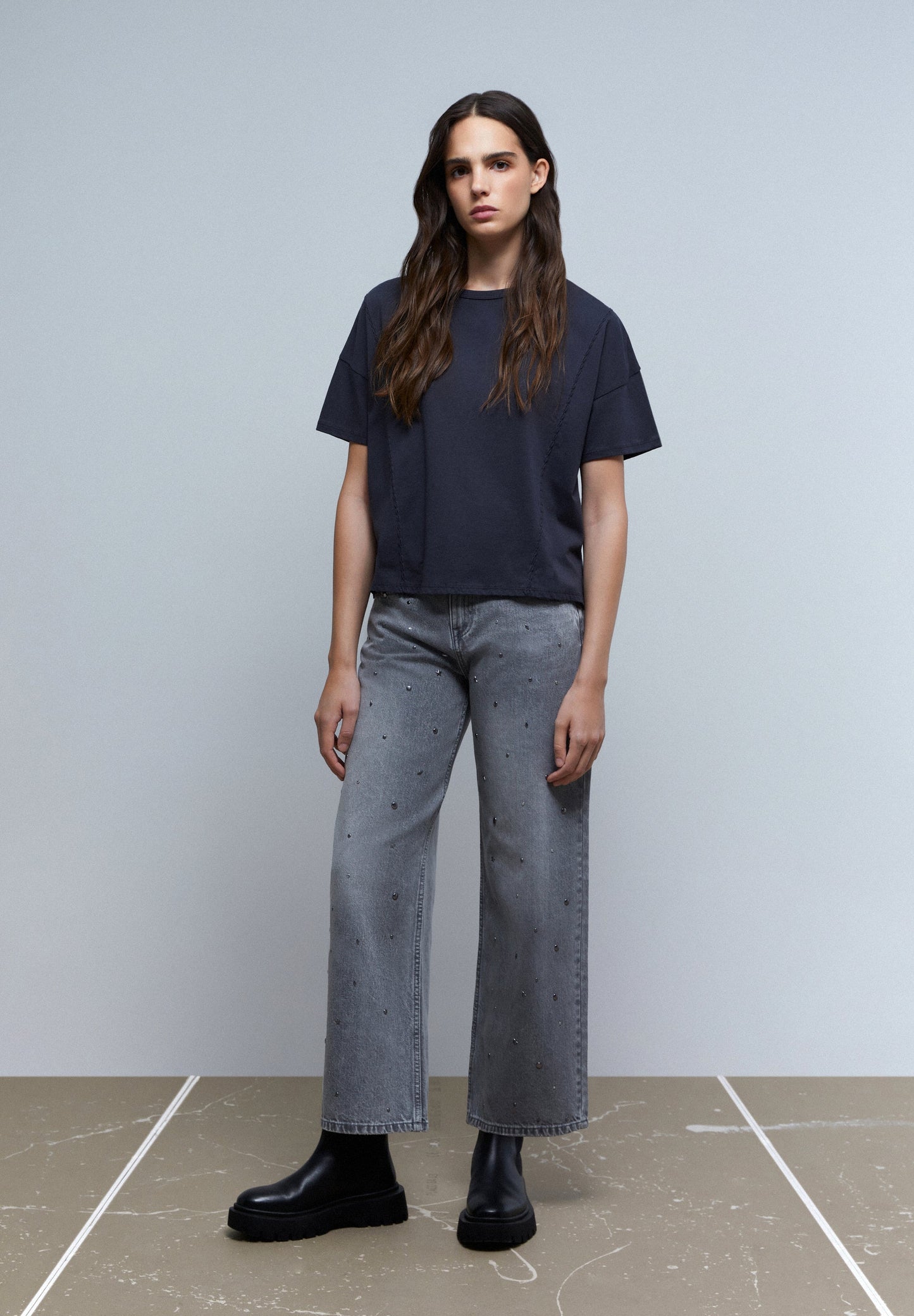 T-SHIRT WITH FRONT SEAM