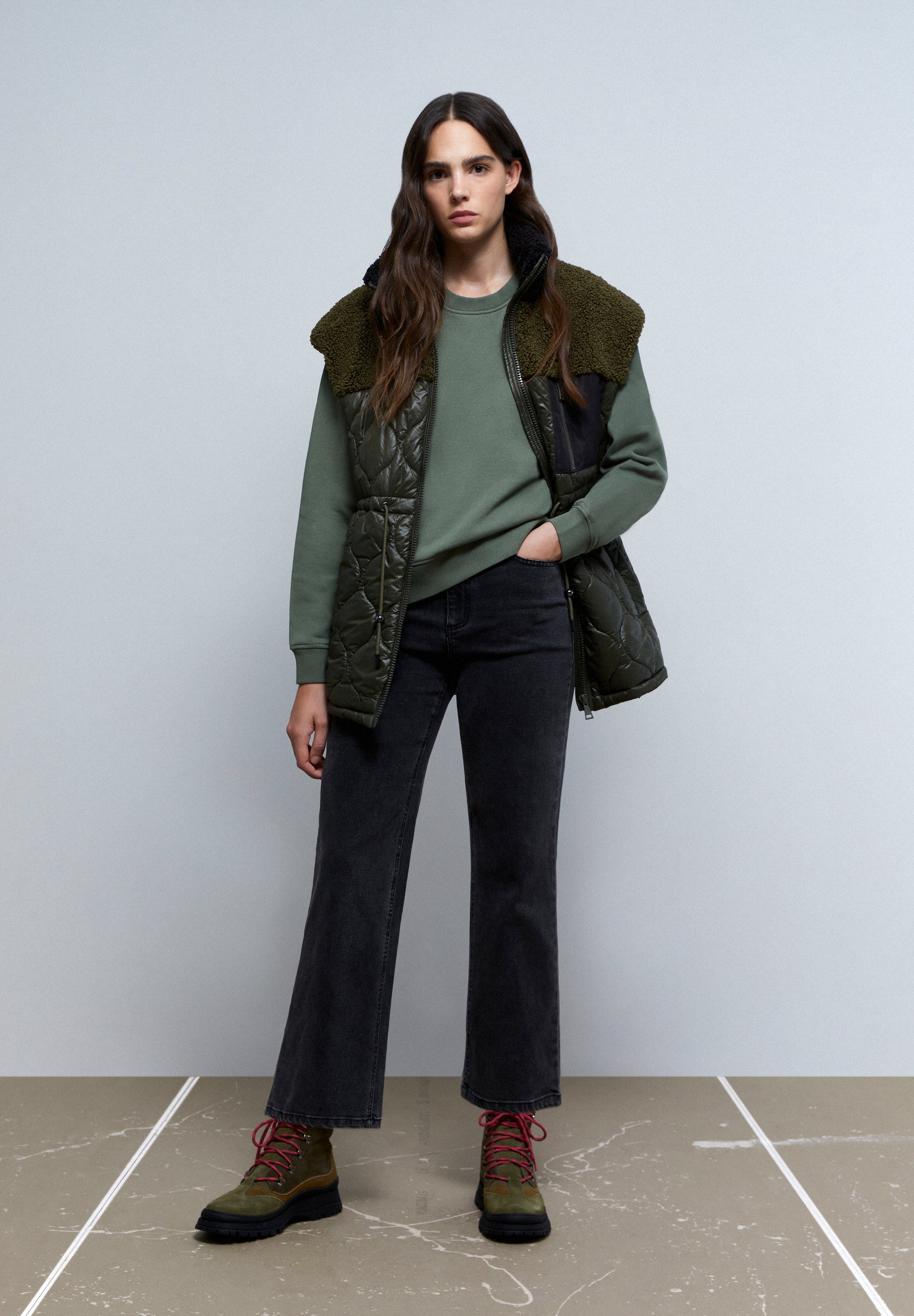 LEATHER HIKING BOOTS