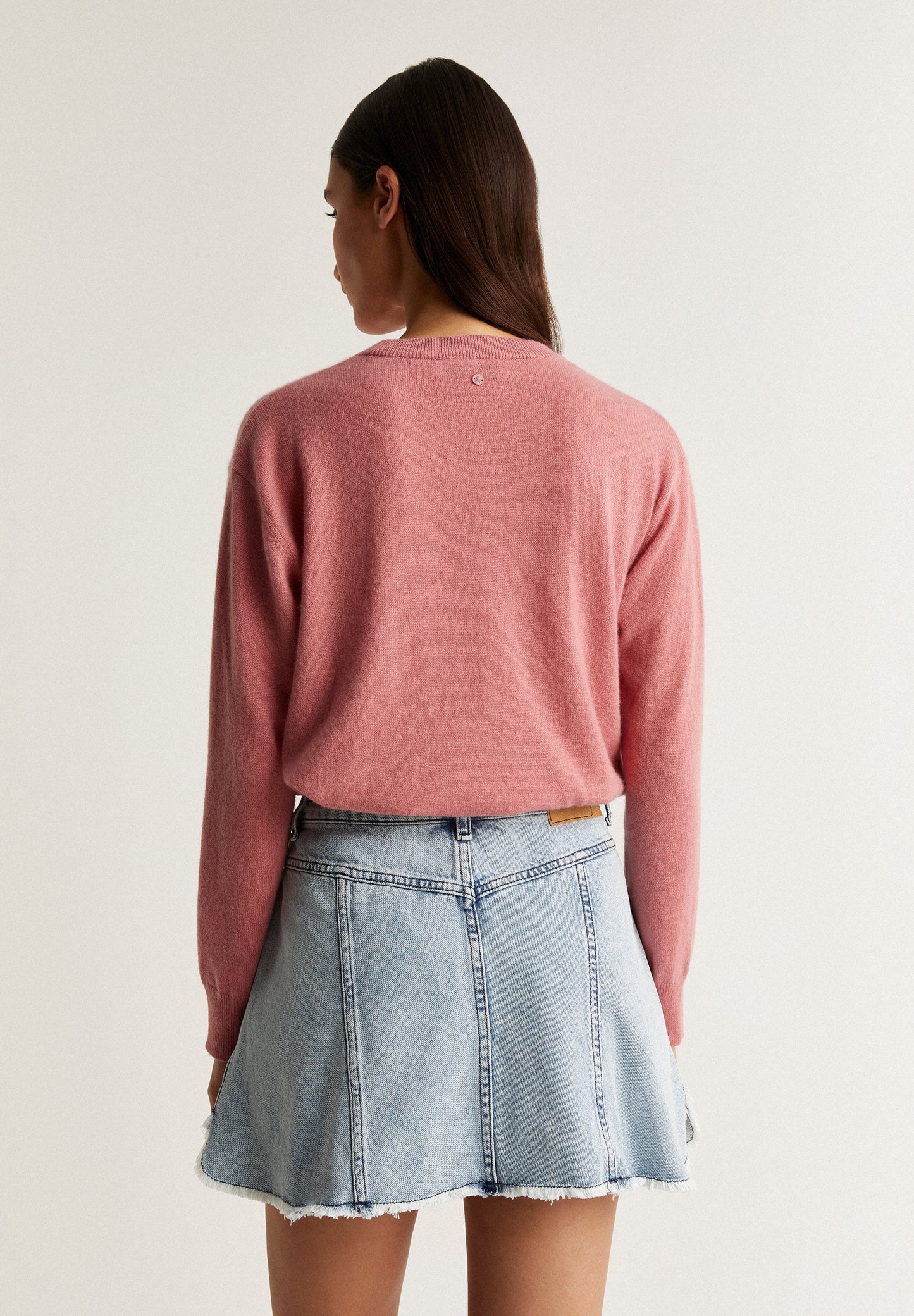 CASHMERE ROUND NECK SWEATER