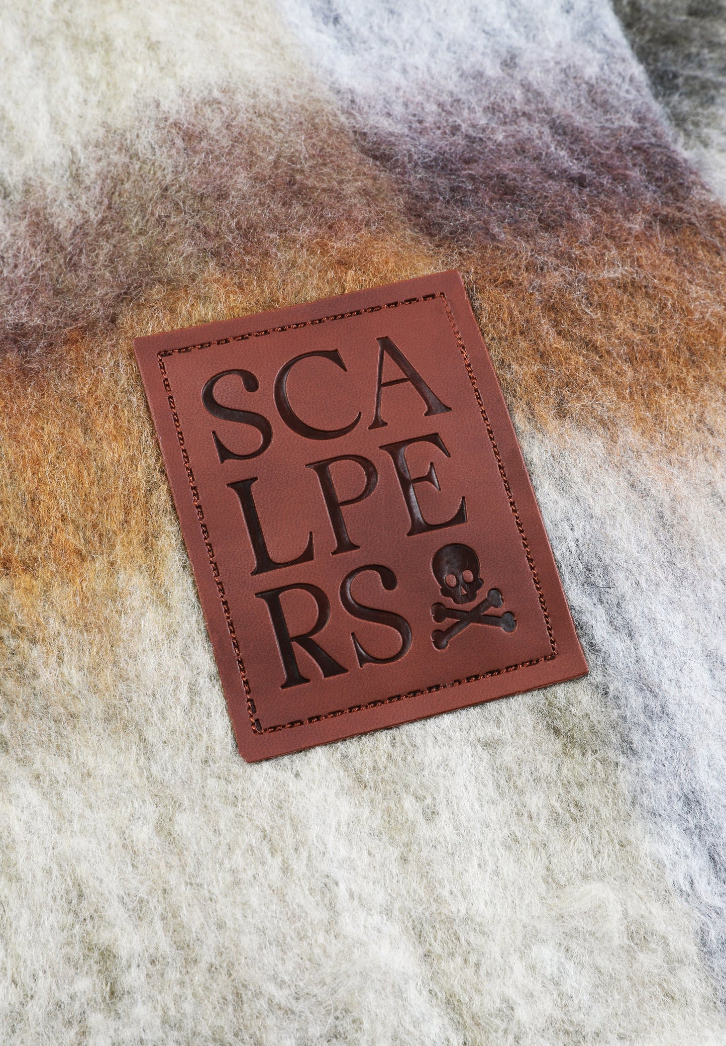 FRINGED SCARF WITH LOGO LABEL