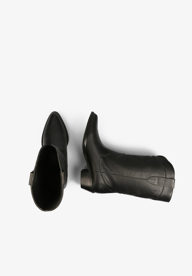 COWBOY BOOTS