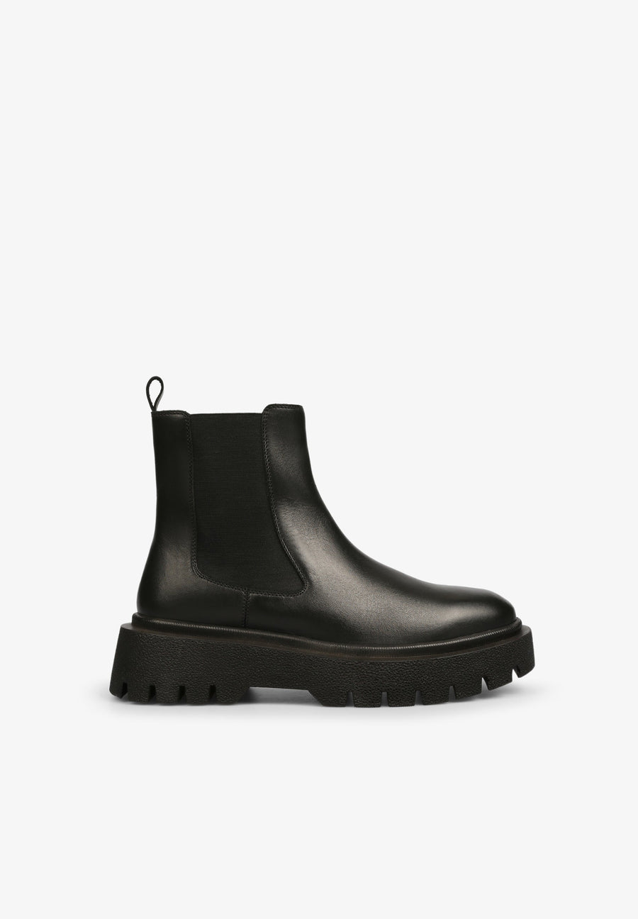 SHORT BOOTS WITH TRACK SOLE