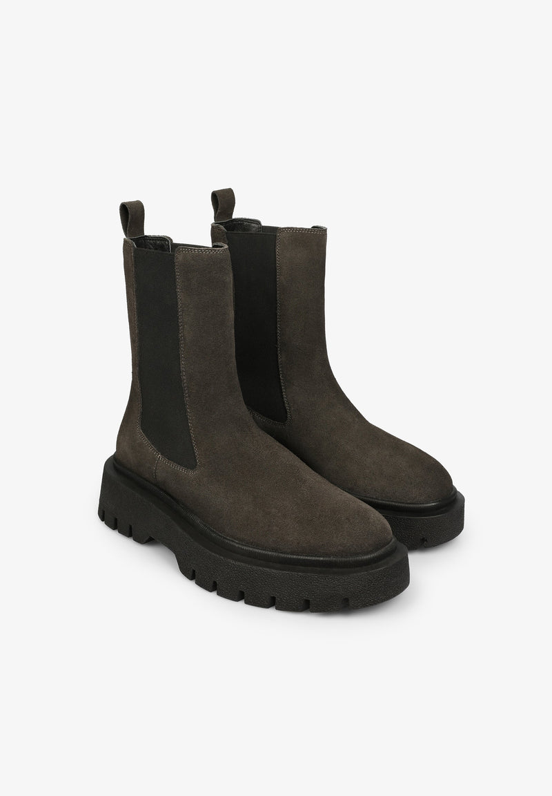 LEATHER BOOTS WITH TRACK SOLE
