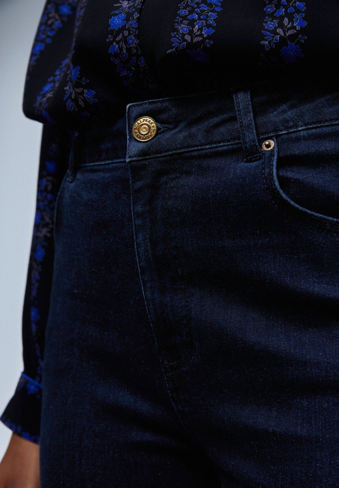 BOOTCUT JEANS WITH SLITS