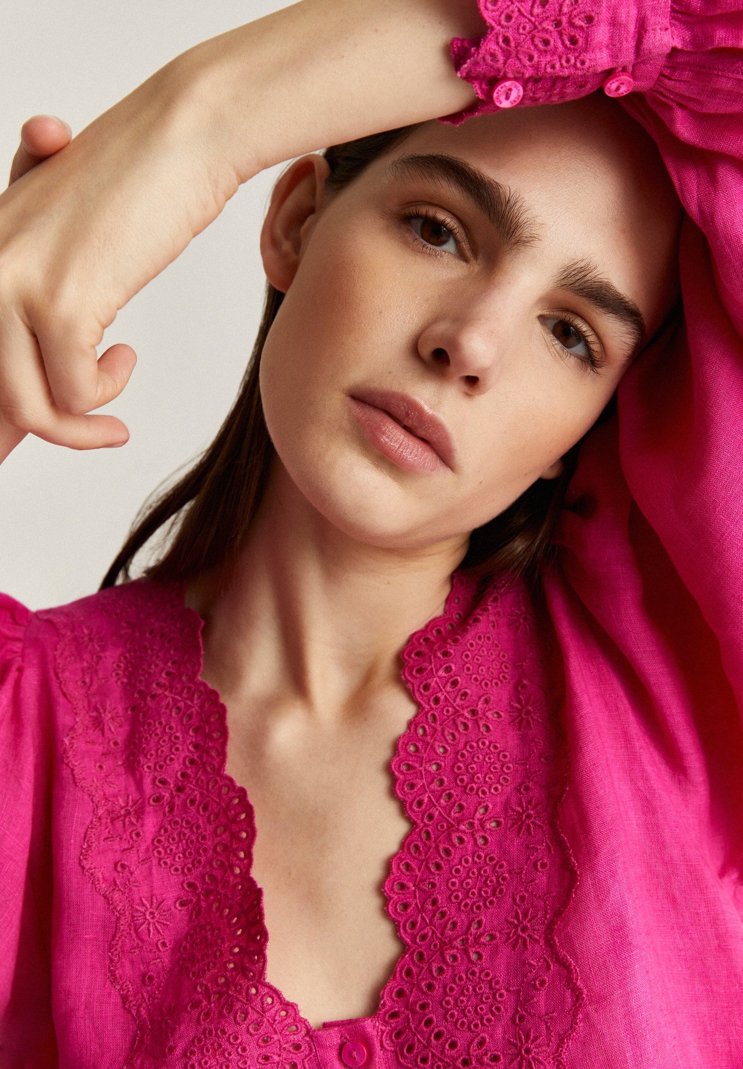 BLOUSE WITH CONTRAST EMBROIDERY