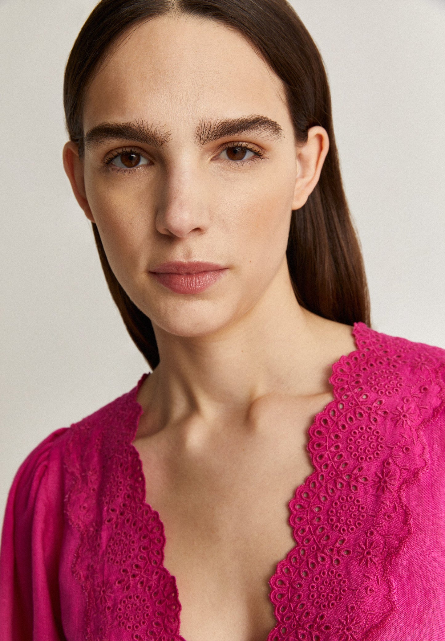 BLOUSE WITH CONTRAST EMBROIDERY
