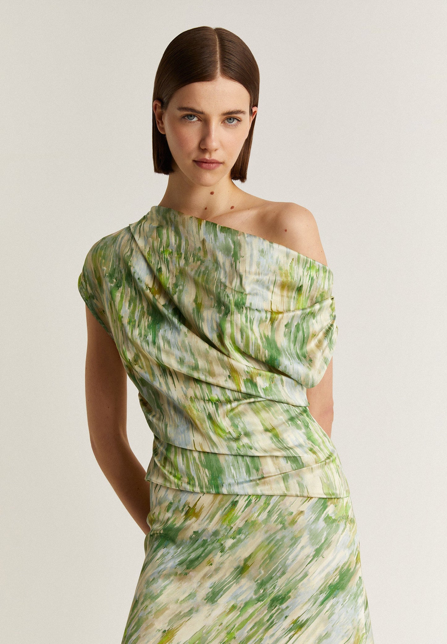 GATHERED ASYMMETRIC TOP