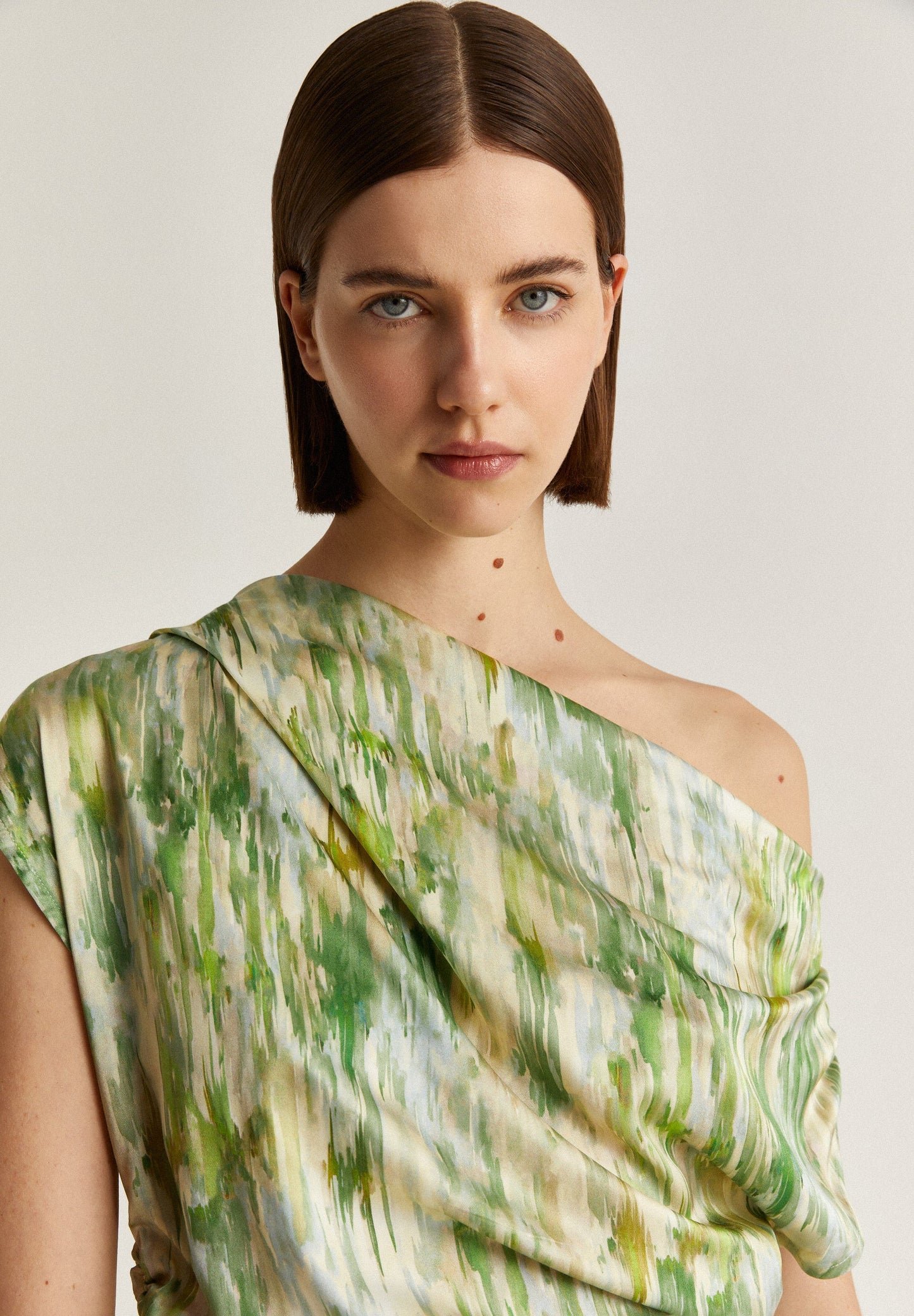 GATHERED ASYMMETRIC TOP